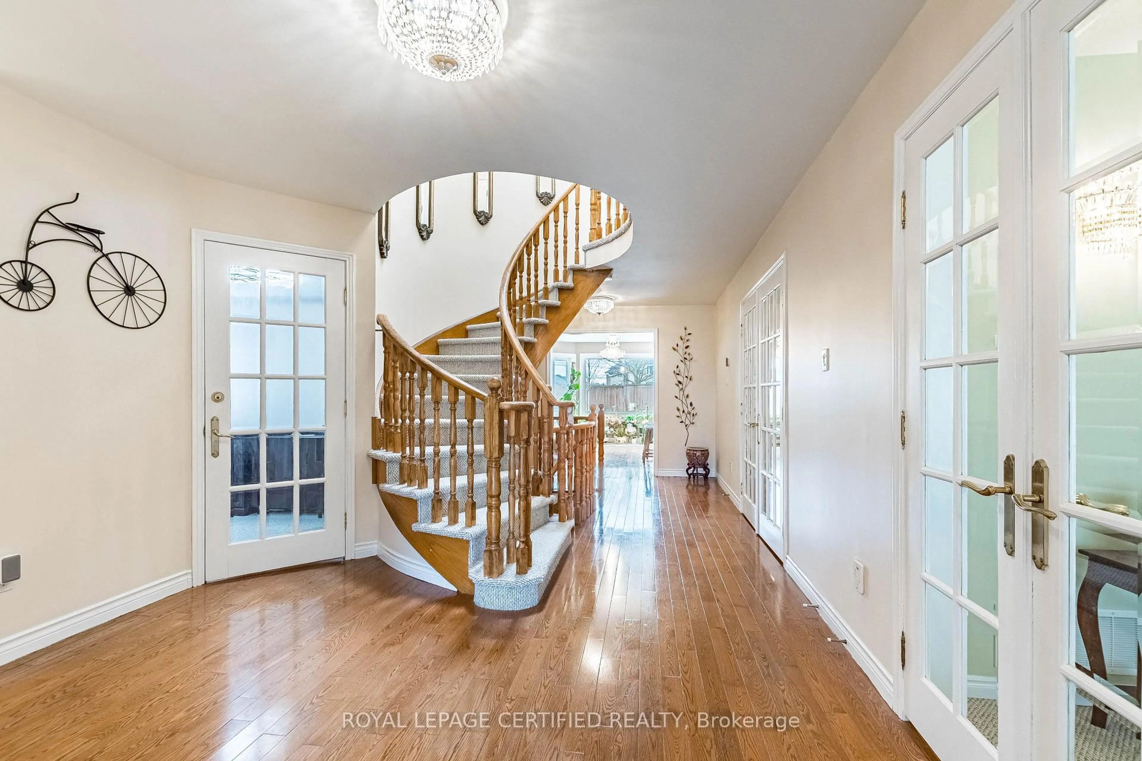 Indoor foyer for 48 Fernbrook Cres, Brampton Ontario L6Z 3P1
