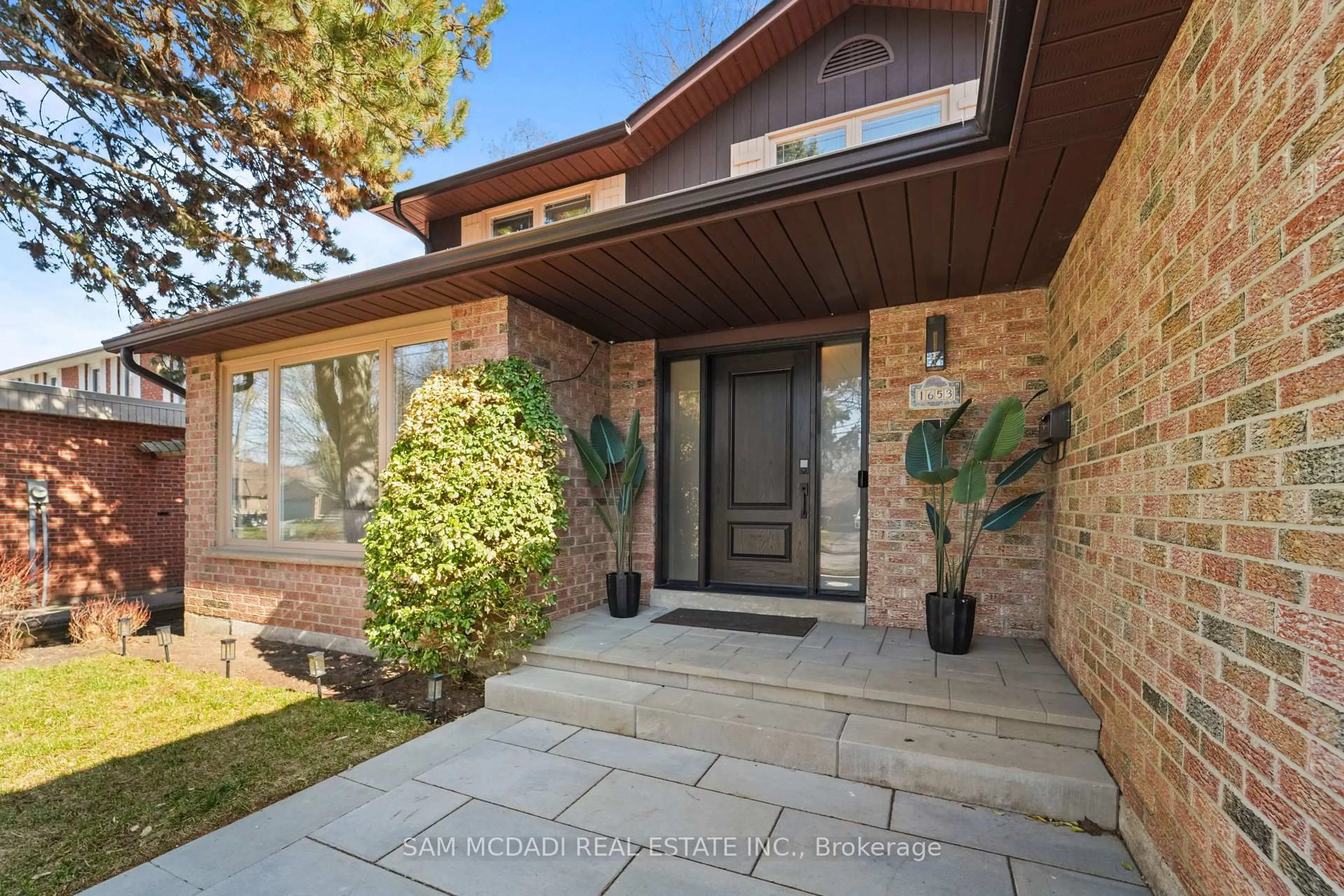 Home with brick exterior material, street for 1653 Sherwood Forrest Circ, Mississauga Ontario L5K 2G8