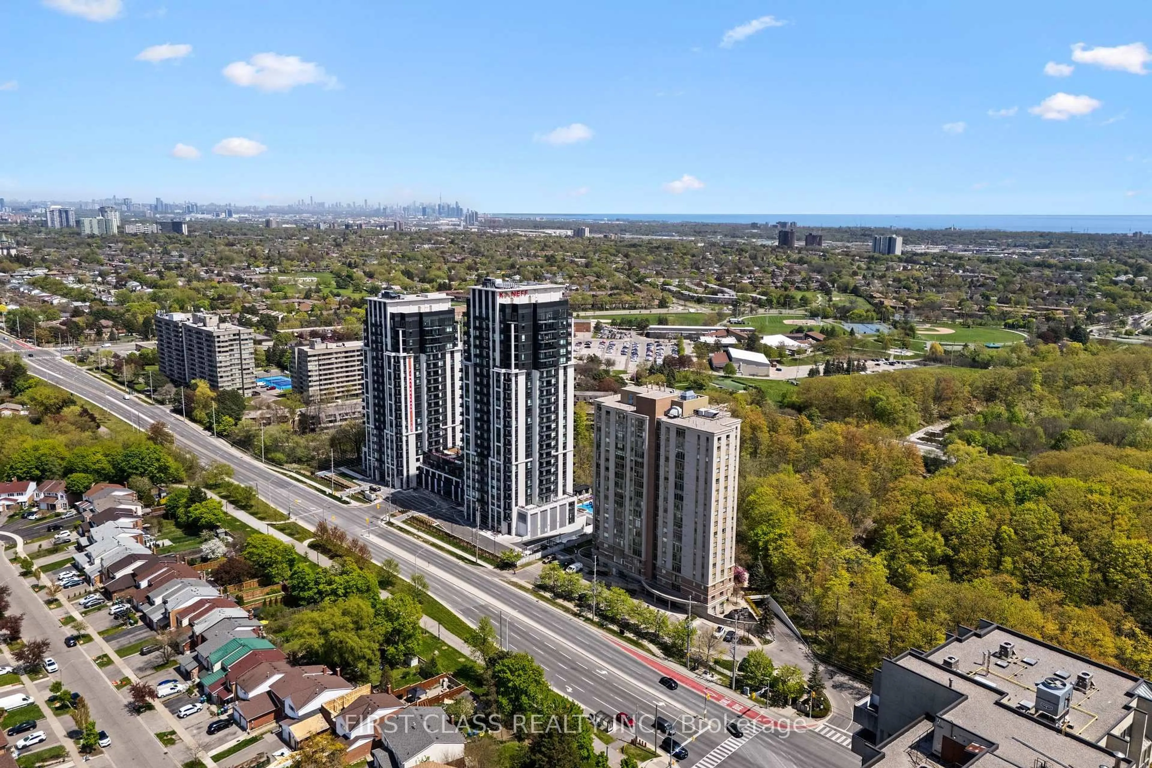 A pic from outside/outdoor area/front of a property/back of a property/a pic from drone, city buildings view from balcony for 200 Burnhamthorpe Rd #905, Mississauga Ontario L5A 4E8