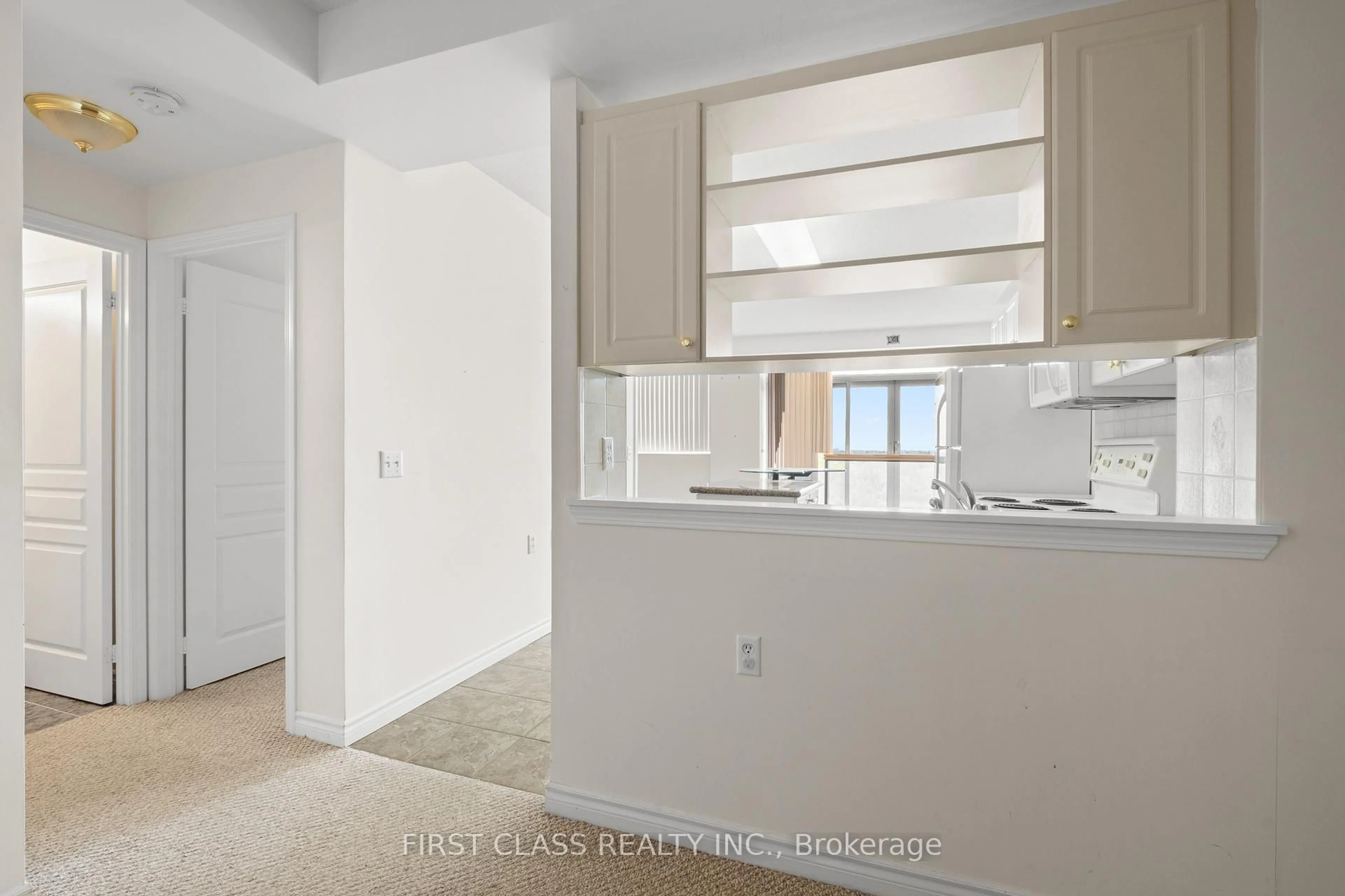 Standard kitchen, unknown for 200 Burnhamthorpe Rd #905, Mississauga Ontario L5A 4E8