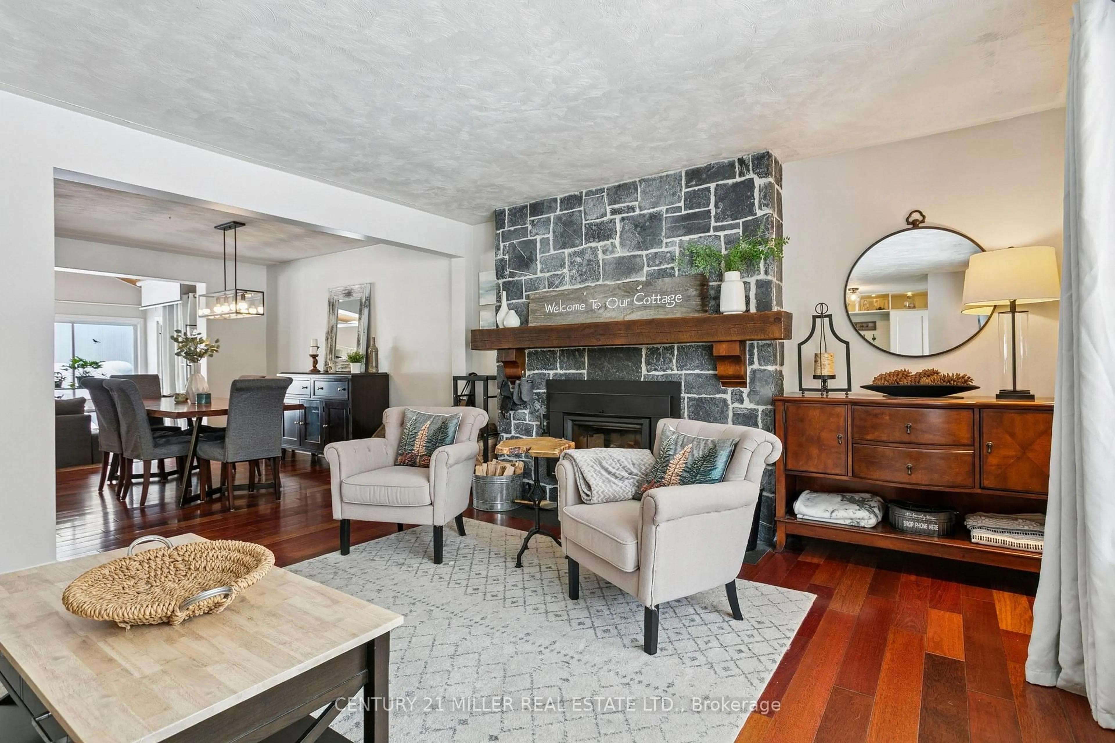 Living room with furniture, unknown for 6508 17 Sdrd, Halton Hills Ontario L7J 2M1