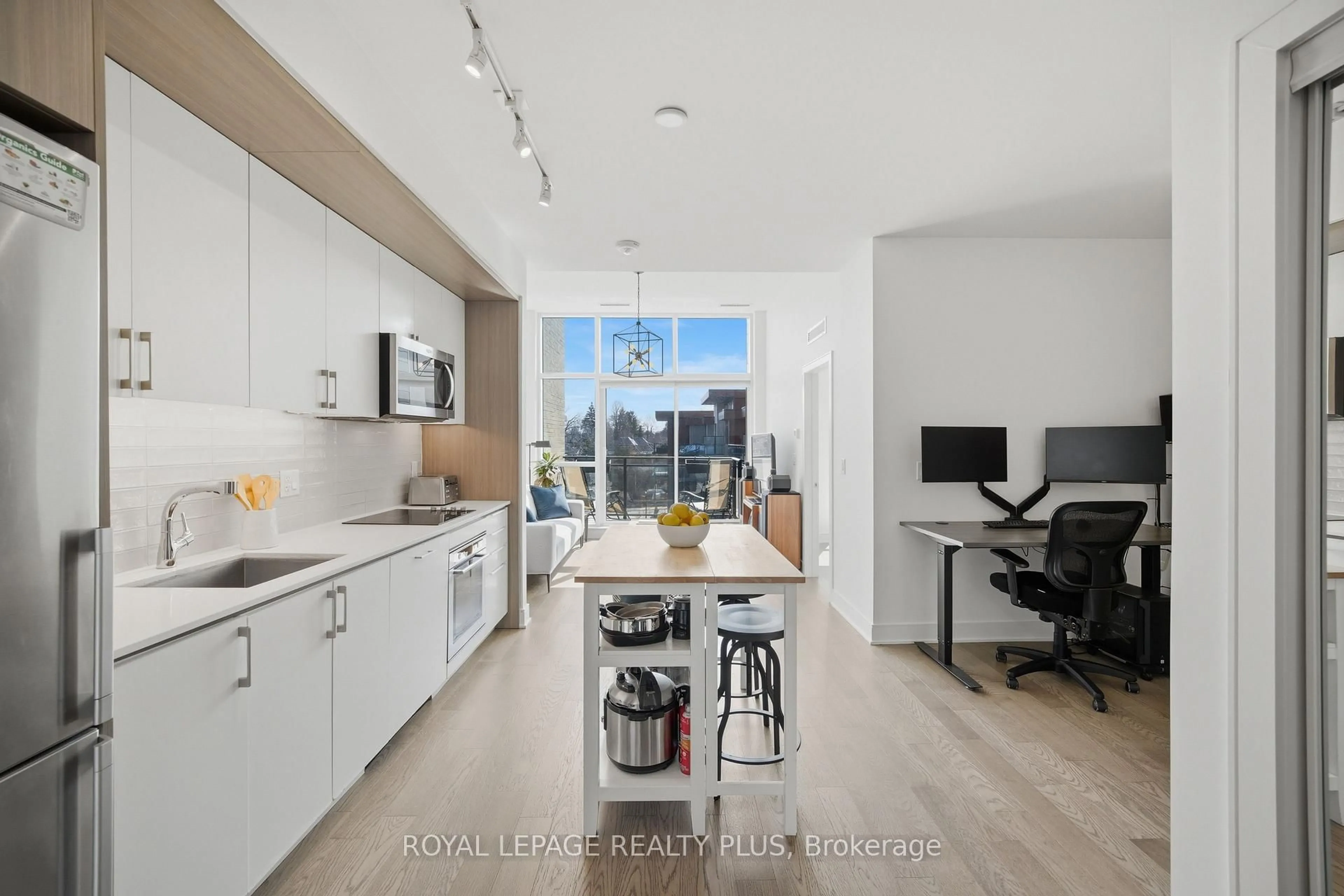Open concept kitchen, unknown for 1575 Lakeshore Rd #440, Mississauga Ontario L5J 0B1
