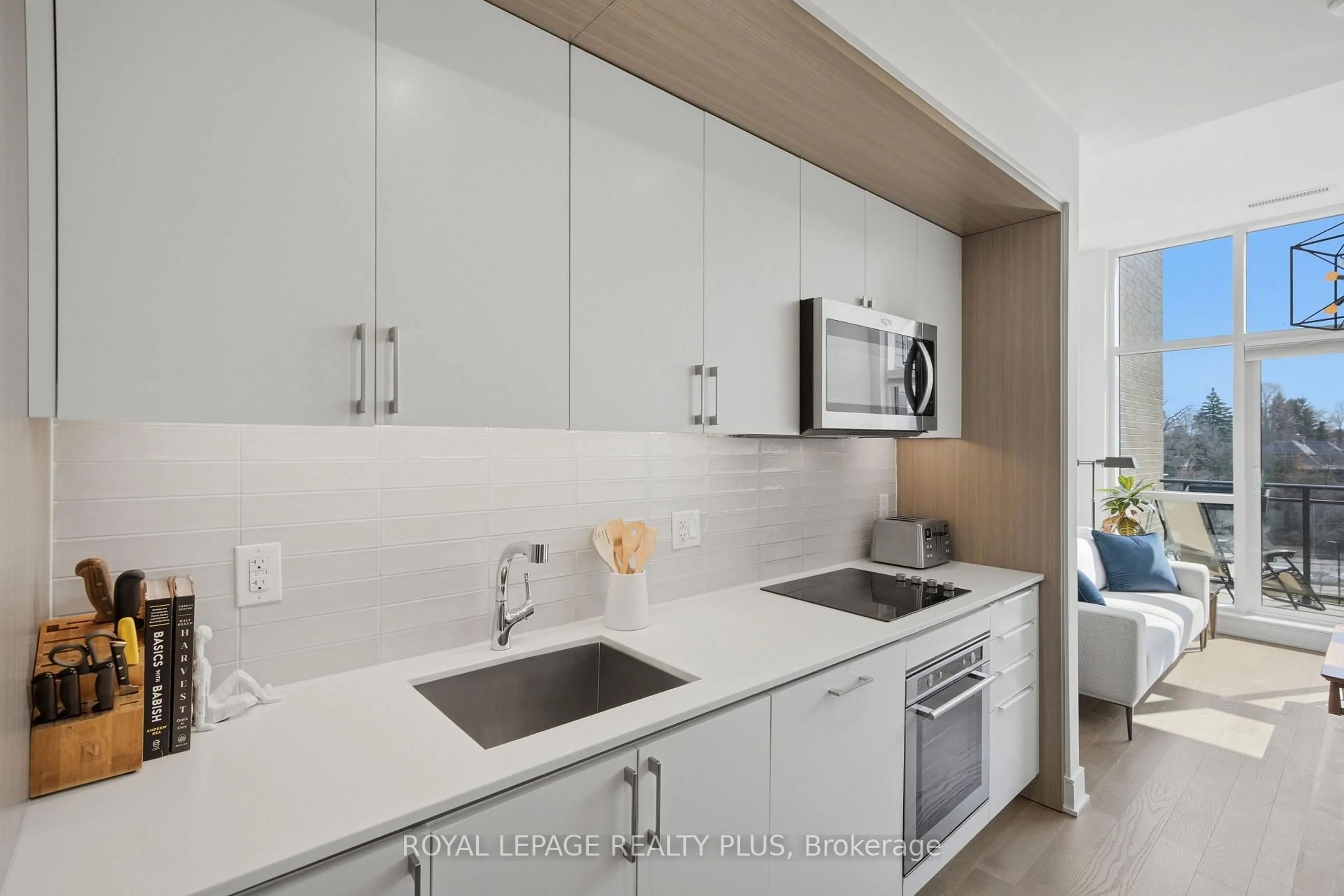 Standard kitchen, ceramic/tile floor for 1575 Lakeshore Rd #440, Mississauga Ontario L5J 0B1