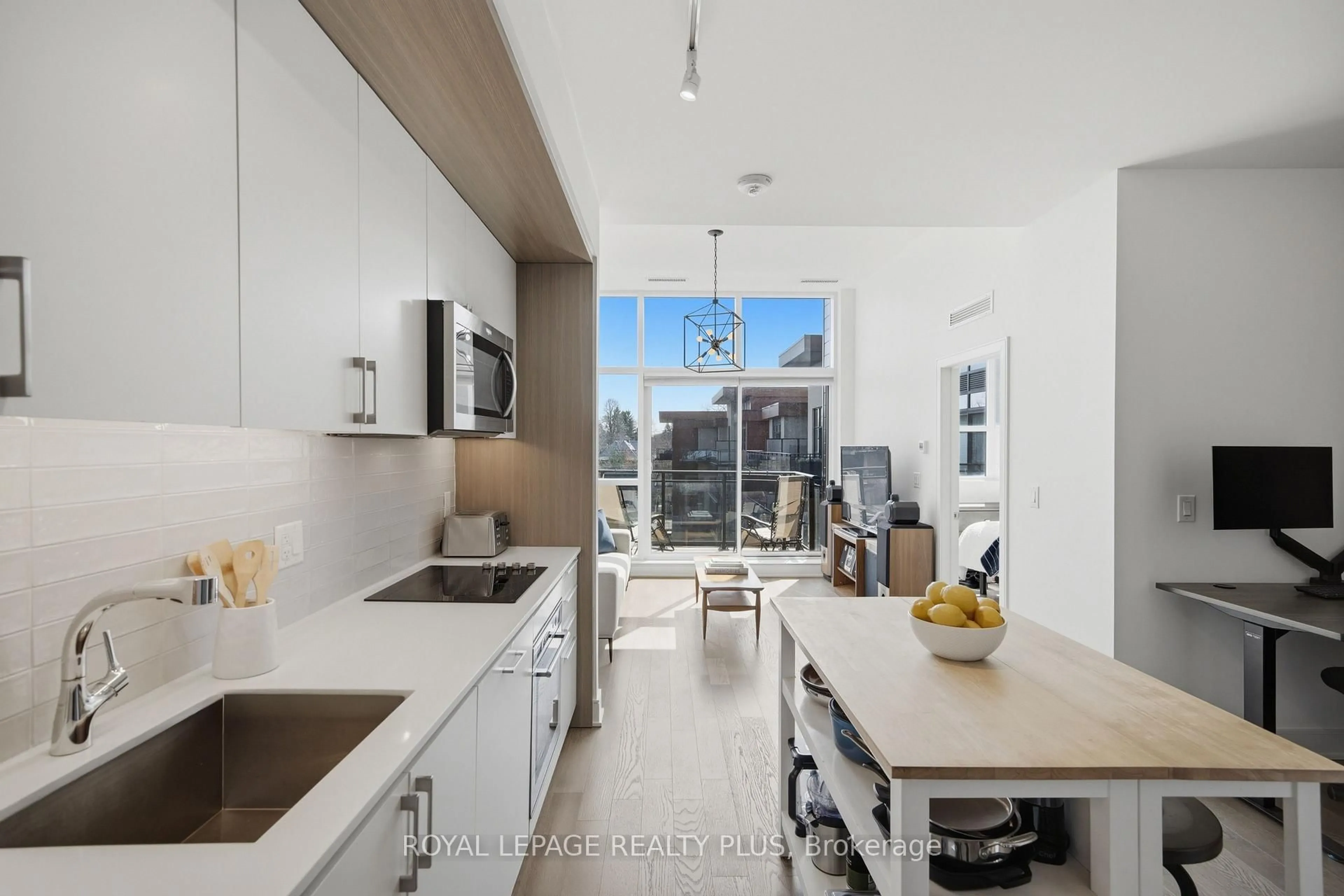 Unknown for 1575 Lakeshore Rd #440, Mississauga Ontario L5J 0B1