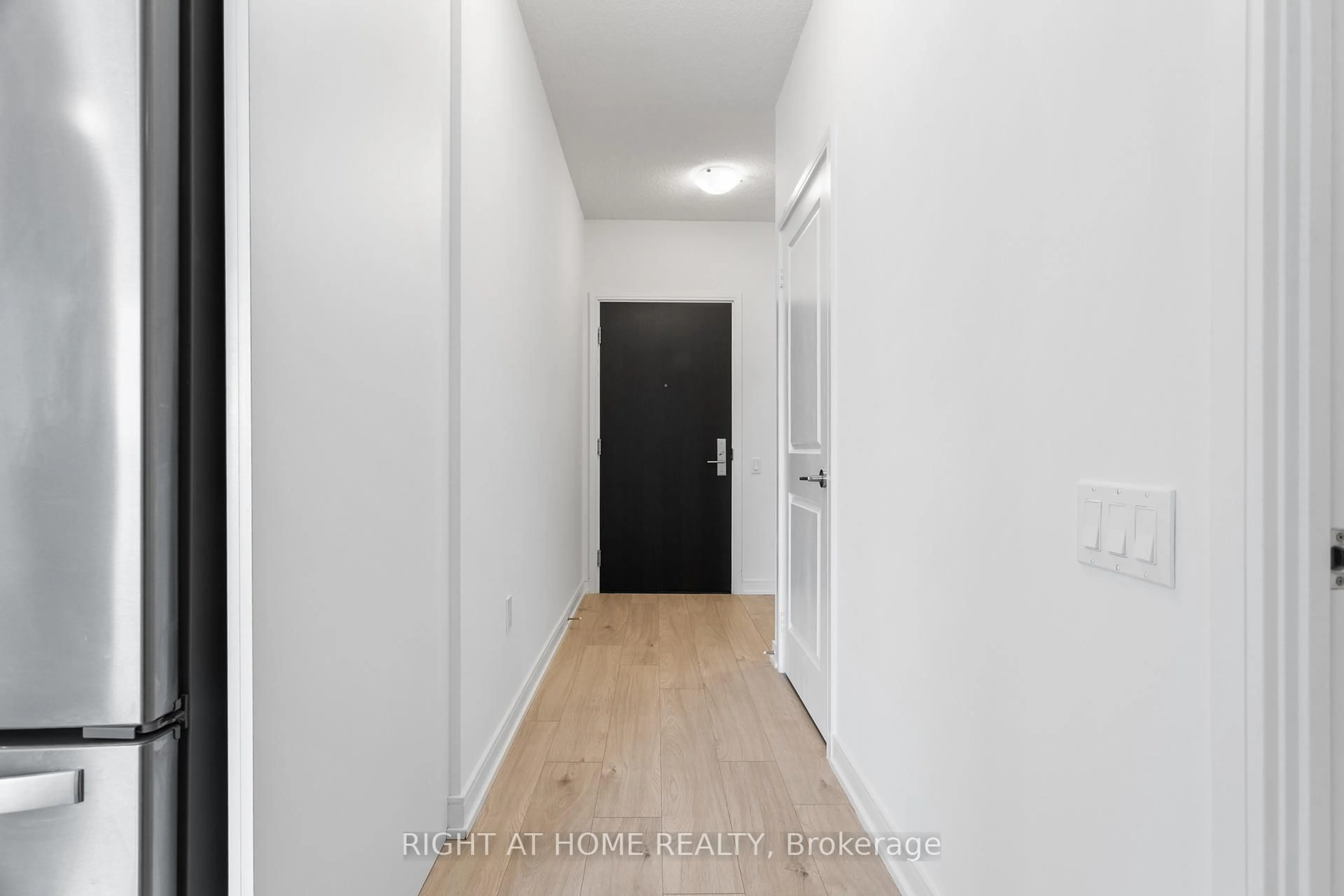 Indoor foyer for 8 Nahani Way #2203, Mississauga Ontario L4Z 0C6