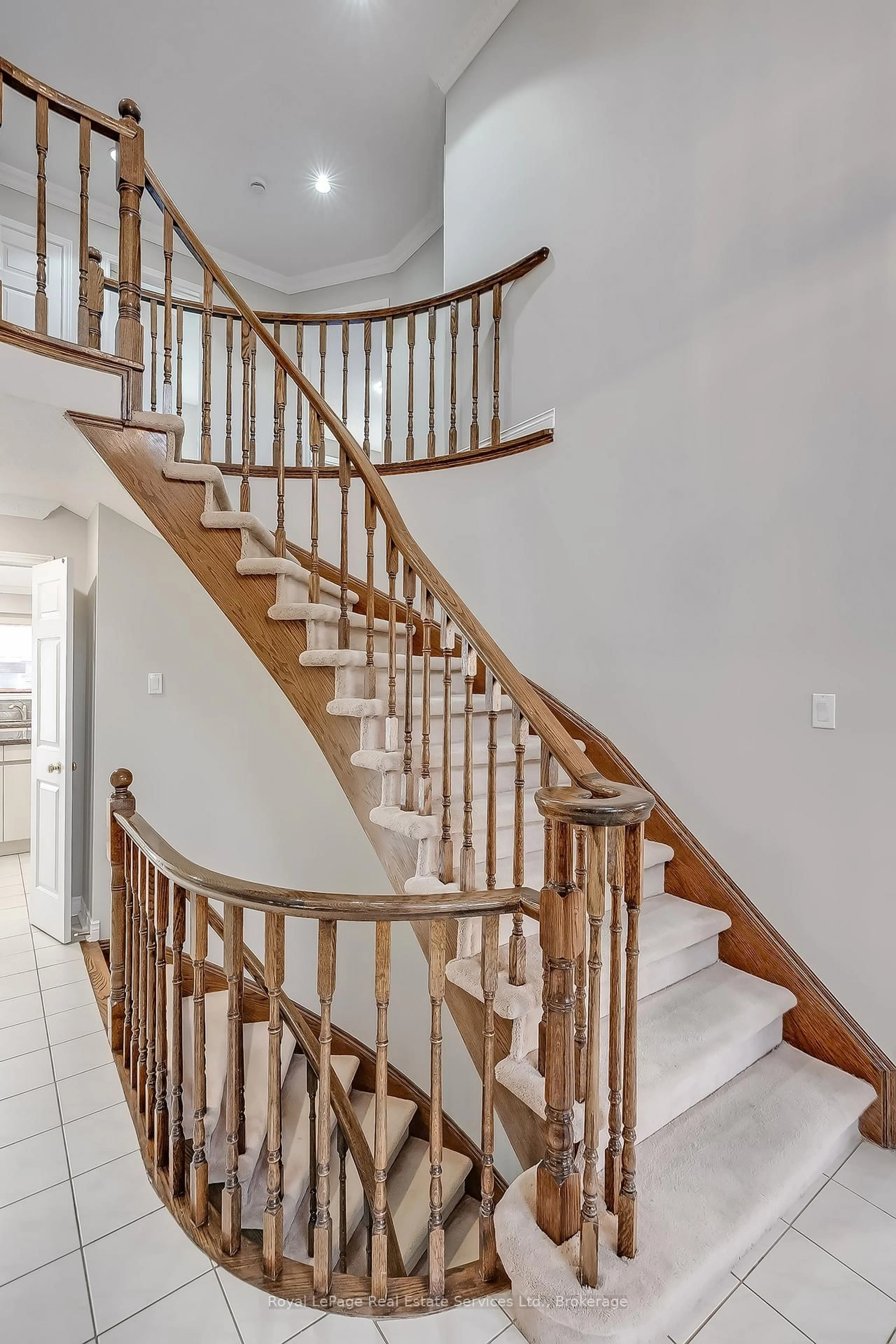 Stairs for 1274 Hilton Lane, Oakville Ontario L6M 2V2