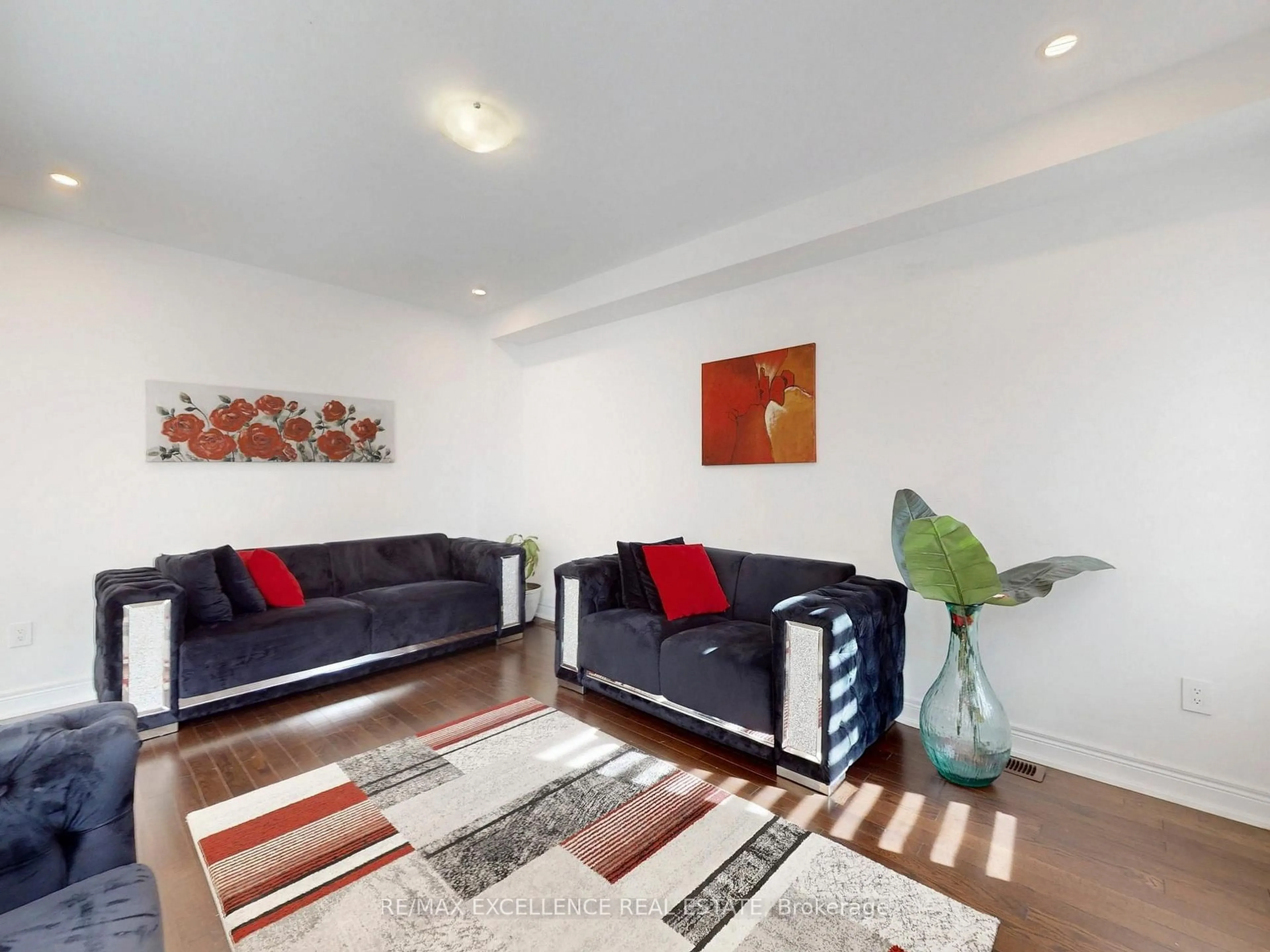 Living room with furniture, unknown for 33 Tiger Cres, Brampton Ontario L6R 0C8