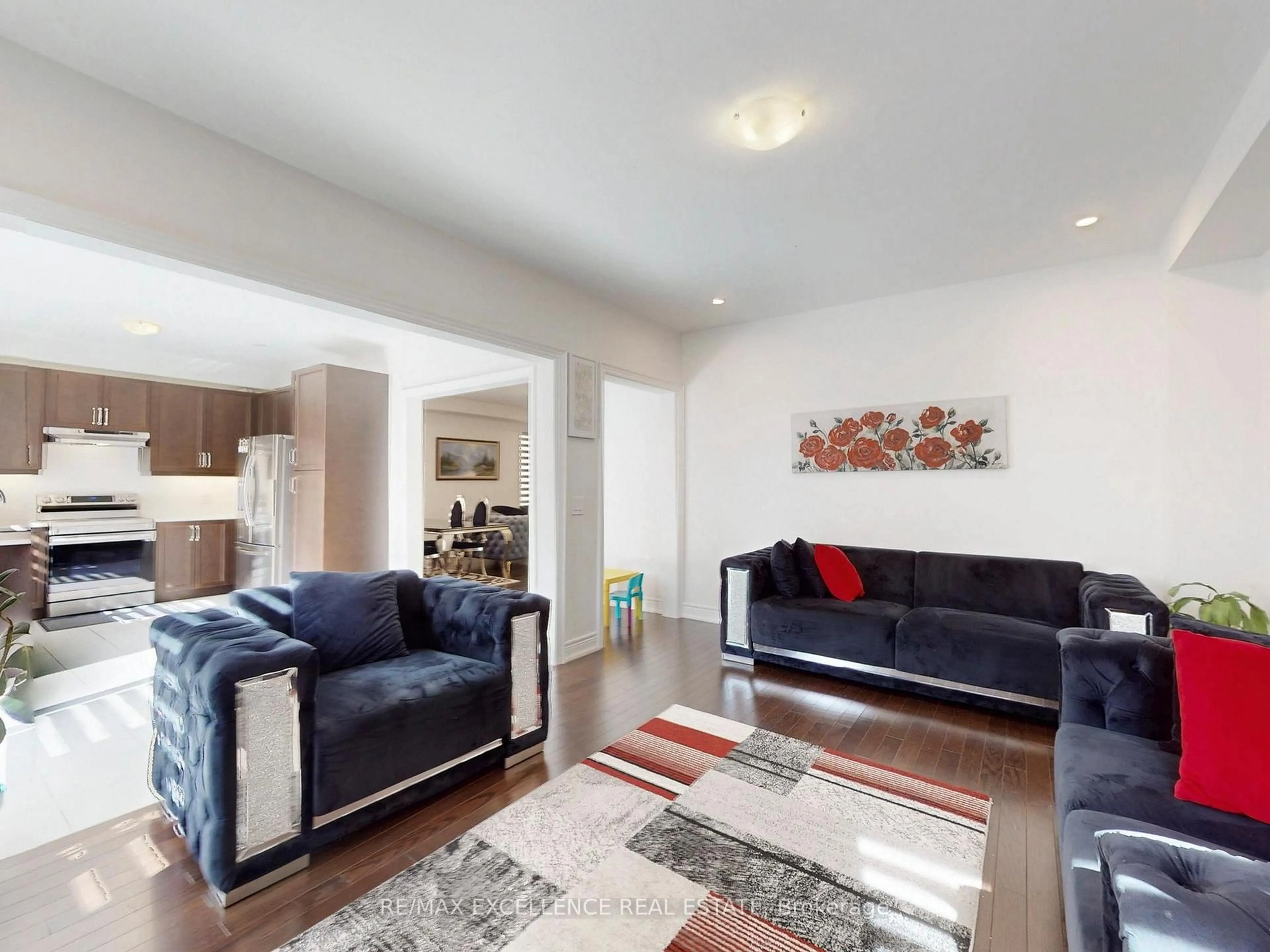 Living room with furniture, unknown for 33 Tiger Cres, Brampton Ontario L6R 0C8