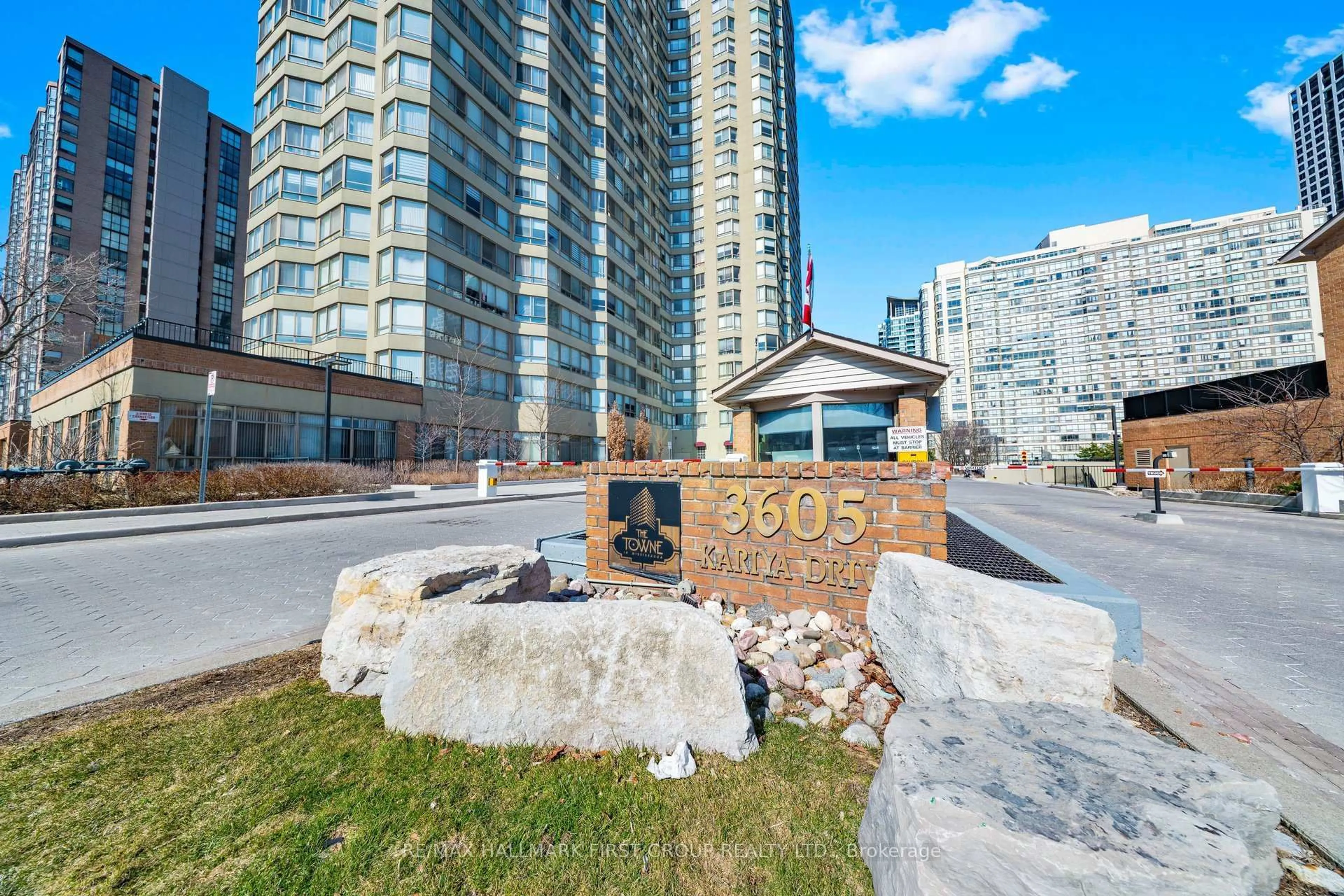 Patio, street for 3605 Kariya Dr #1603, Mississauga Ontario L5B 3J4