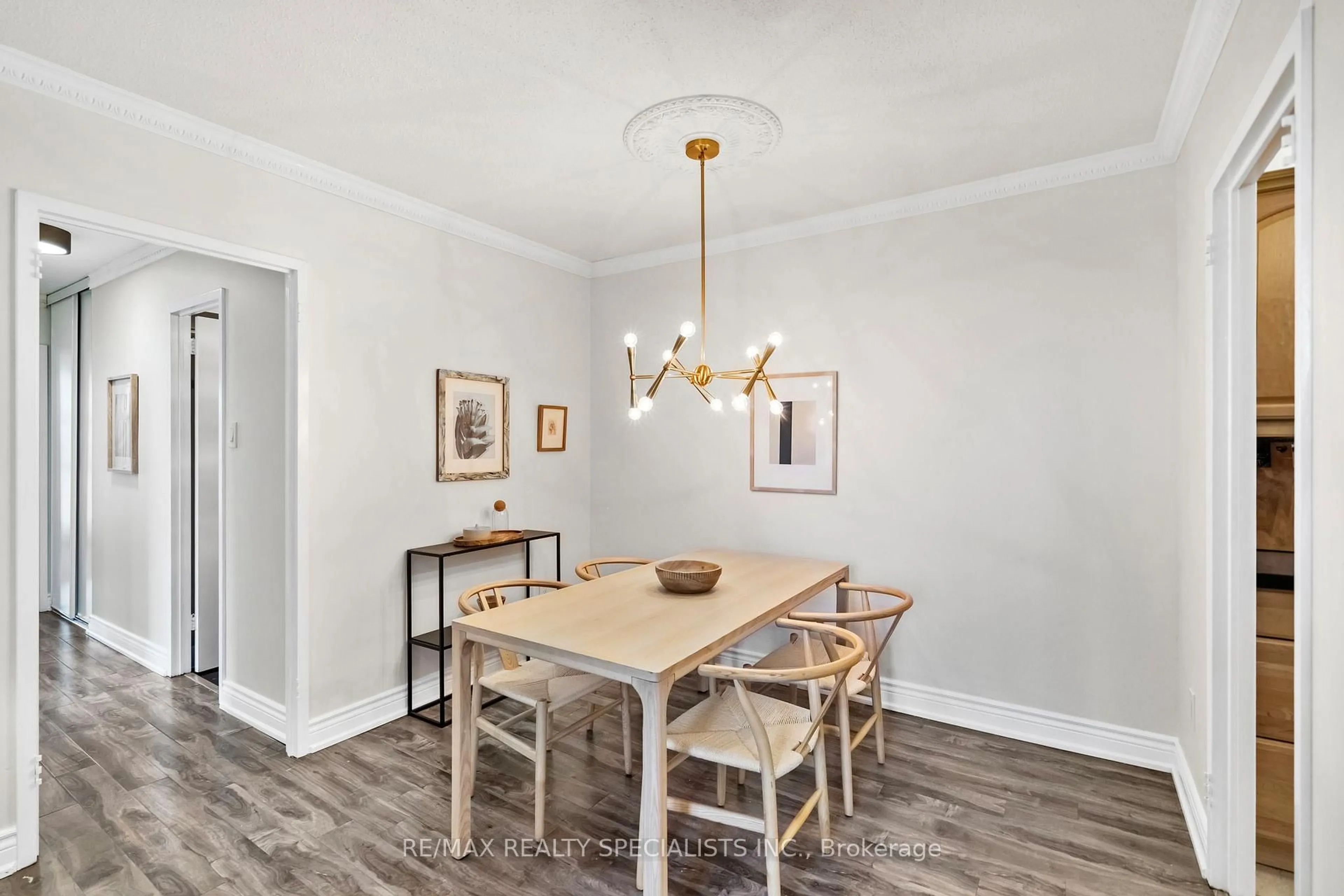 Dining room, wood/laminate floor for 3025 Queen Frederica Dr #602, Mississauga Ontario L4Y 3A1