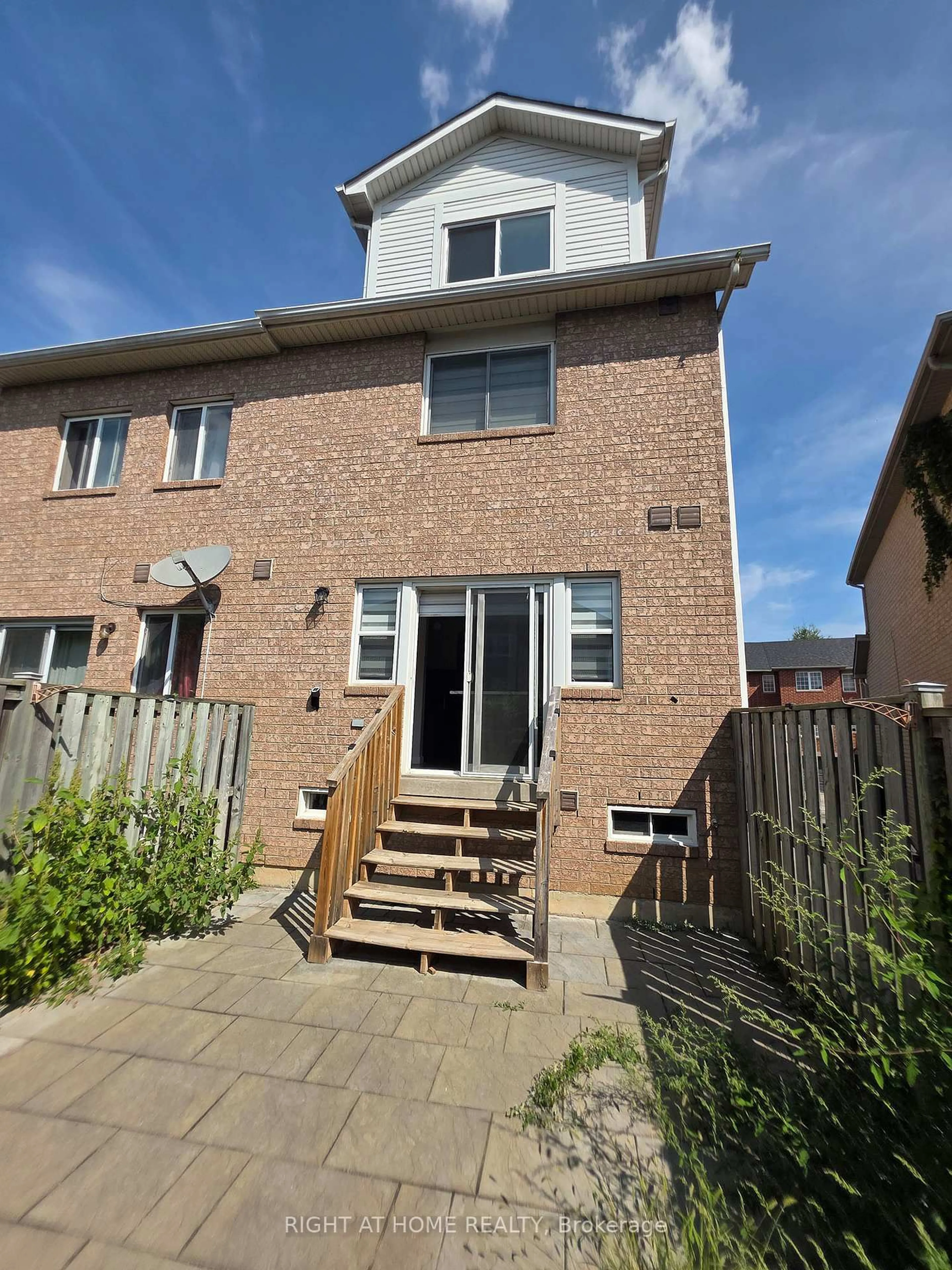 Unknown for 98 Spadina Rd, Brampton Ontario L6X 4X6