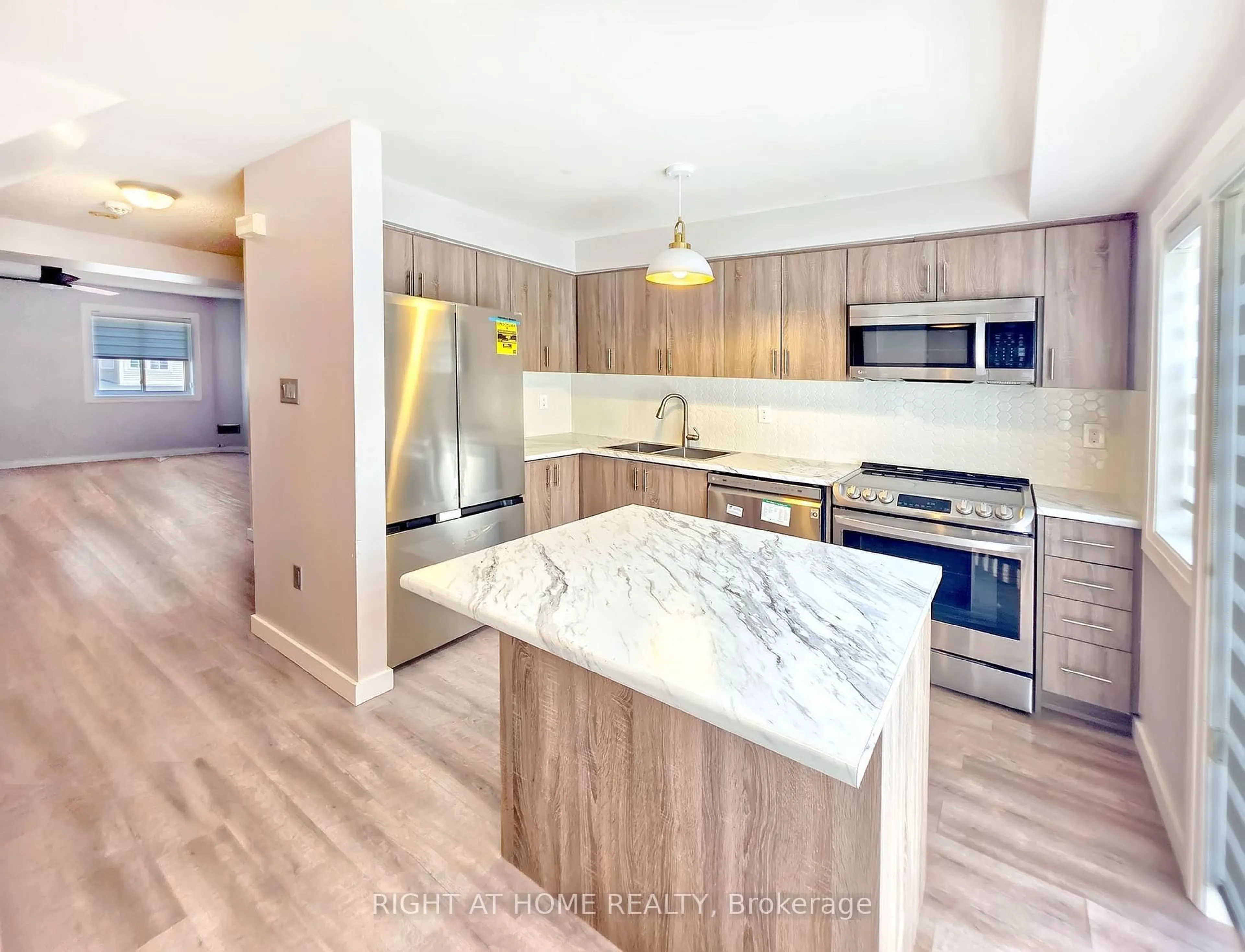 Open concept kitchen, unknown for 98 Spadina Rd, Brampton Ontario L6X 4X6