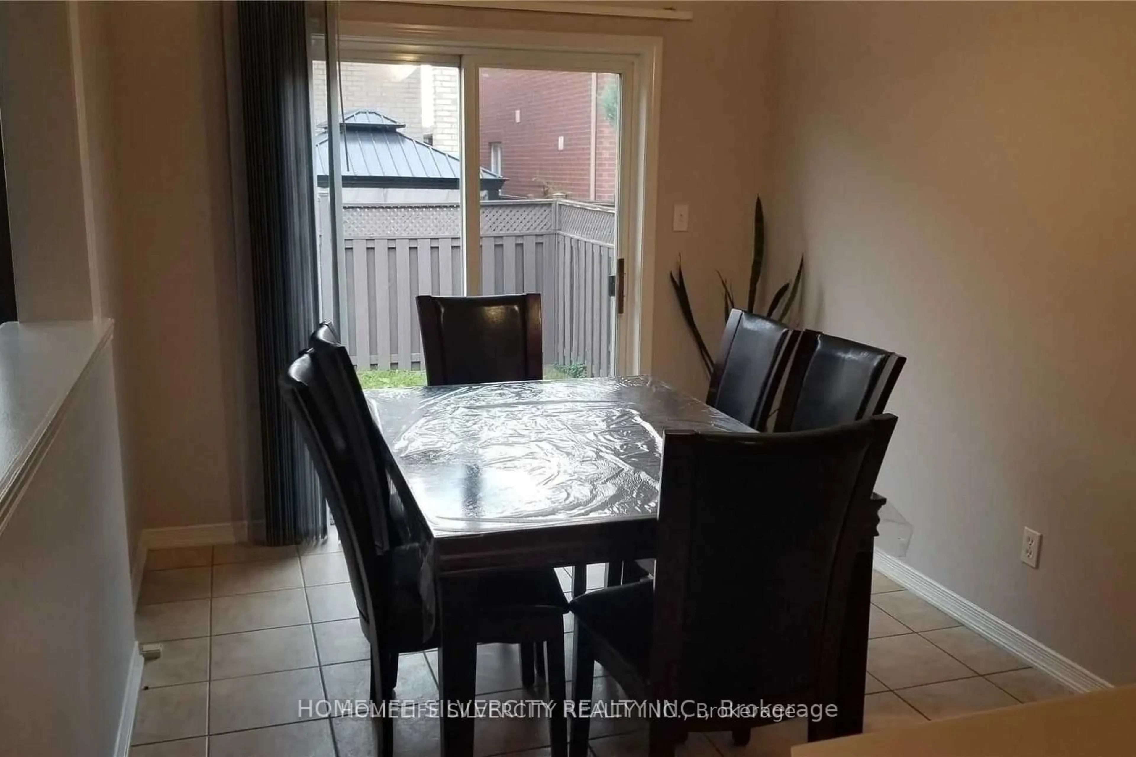 Dining room, wood/laminate floor for 222 Edenbrook Hill Dr, Brampton Ontario L7A 2W7