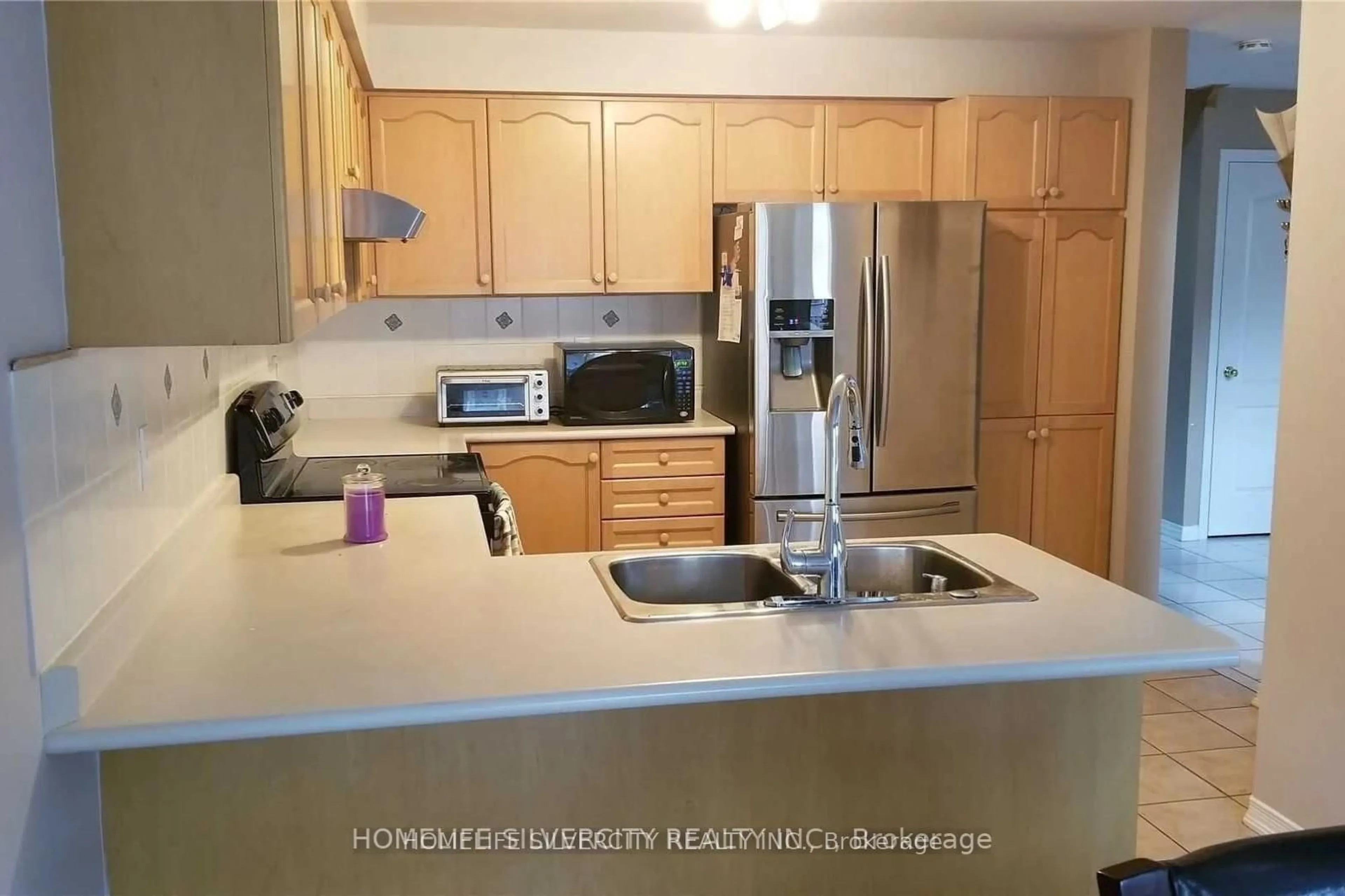 Standard kitchen, unknown for 222 Edenbrook Hill Dr, Brampton Ontario L7A 2W7