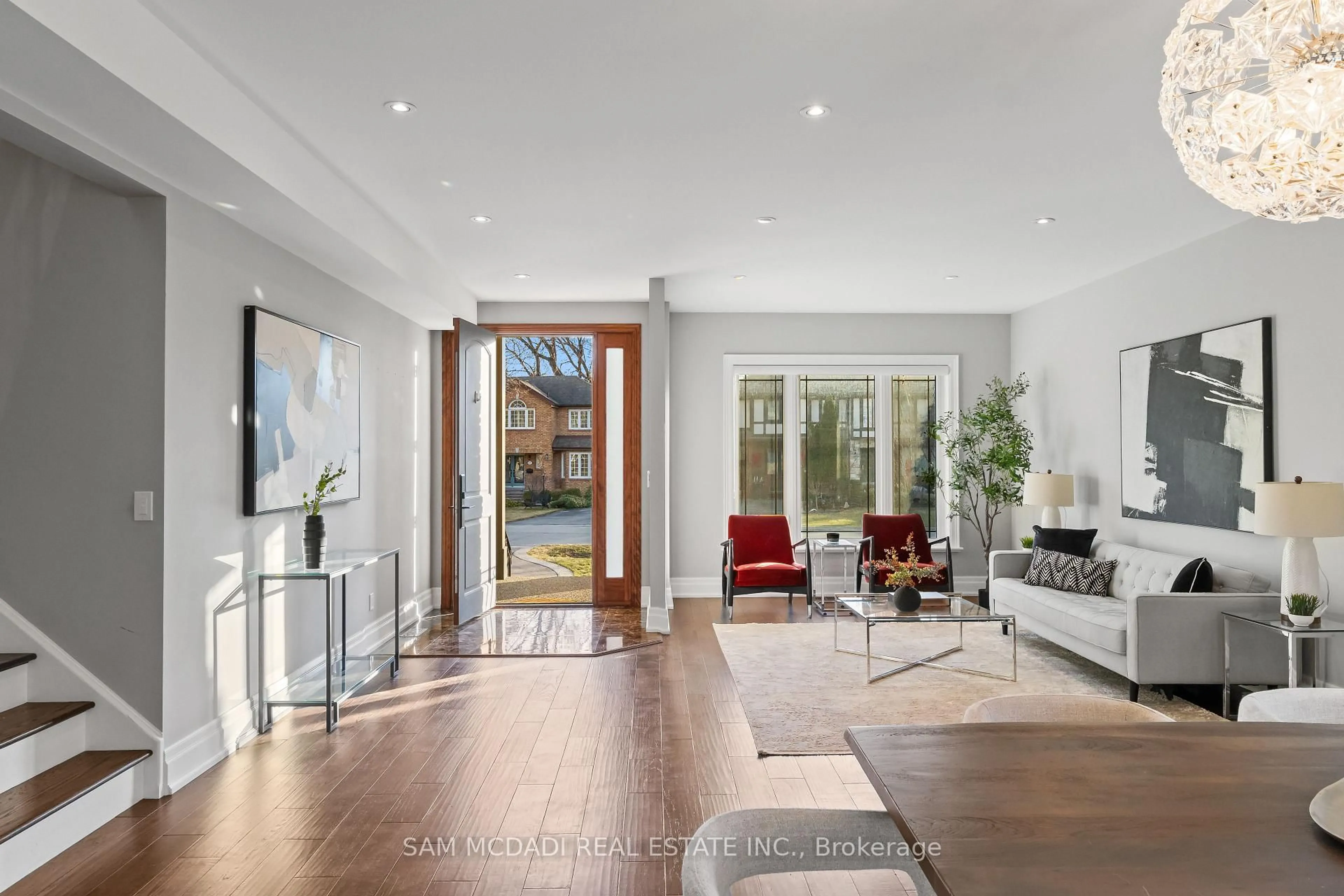 Indoor entryway for 1487 Myron Dr, Mississauga Ontario L5E 2N5