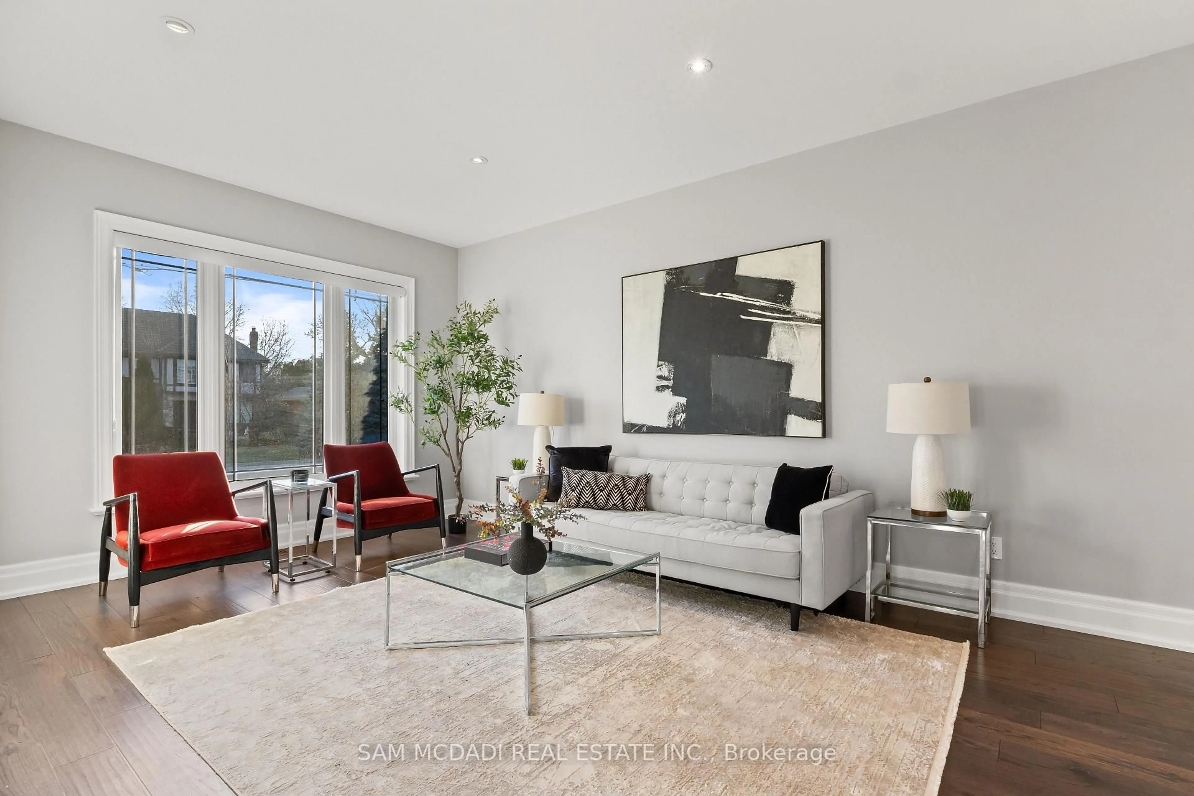 Living room with furniture, unknown for 1487 Myron Dr, Mississauga Ontario L5E 2N5