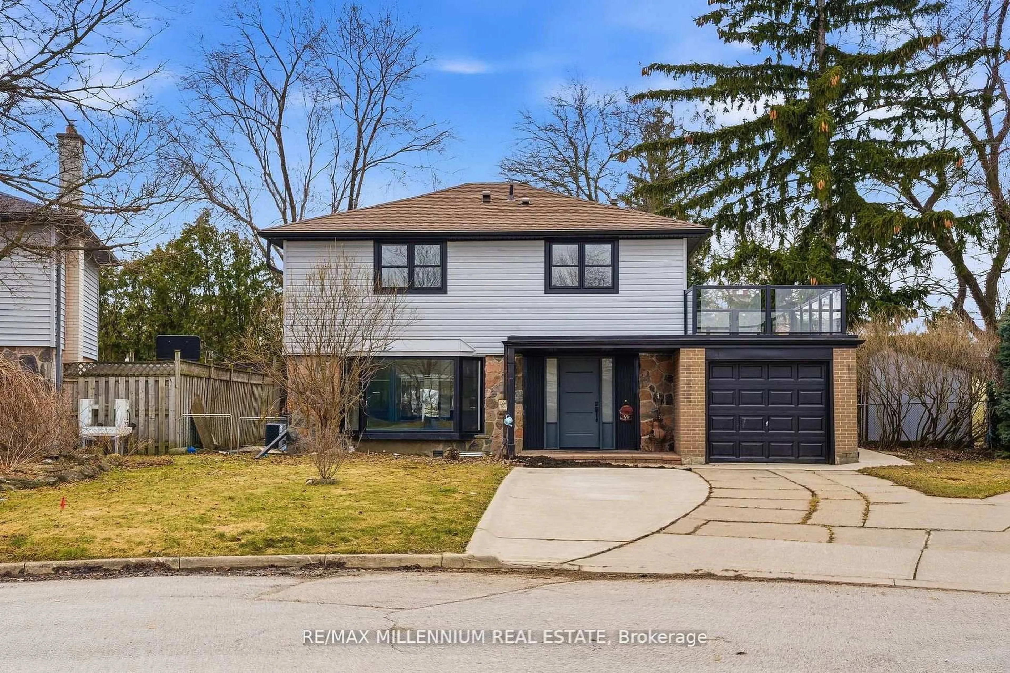 Home with brick exterior material, street for 30 Allendale Rd, Brampton Ontario L6W 2Y8