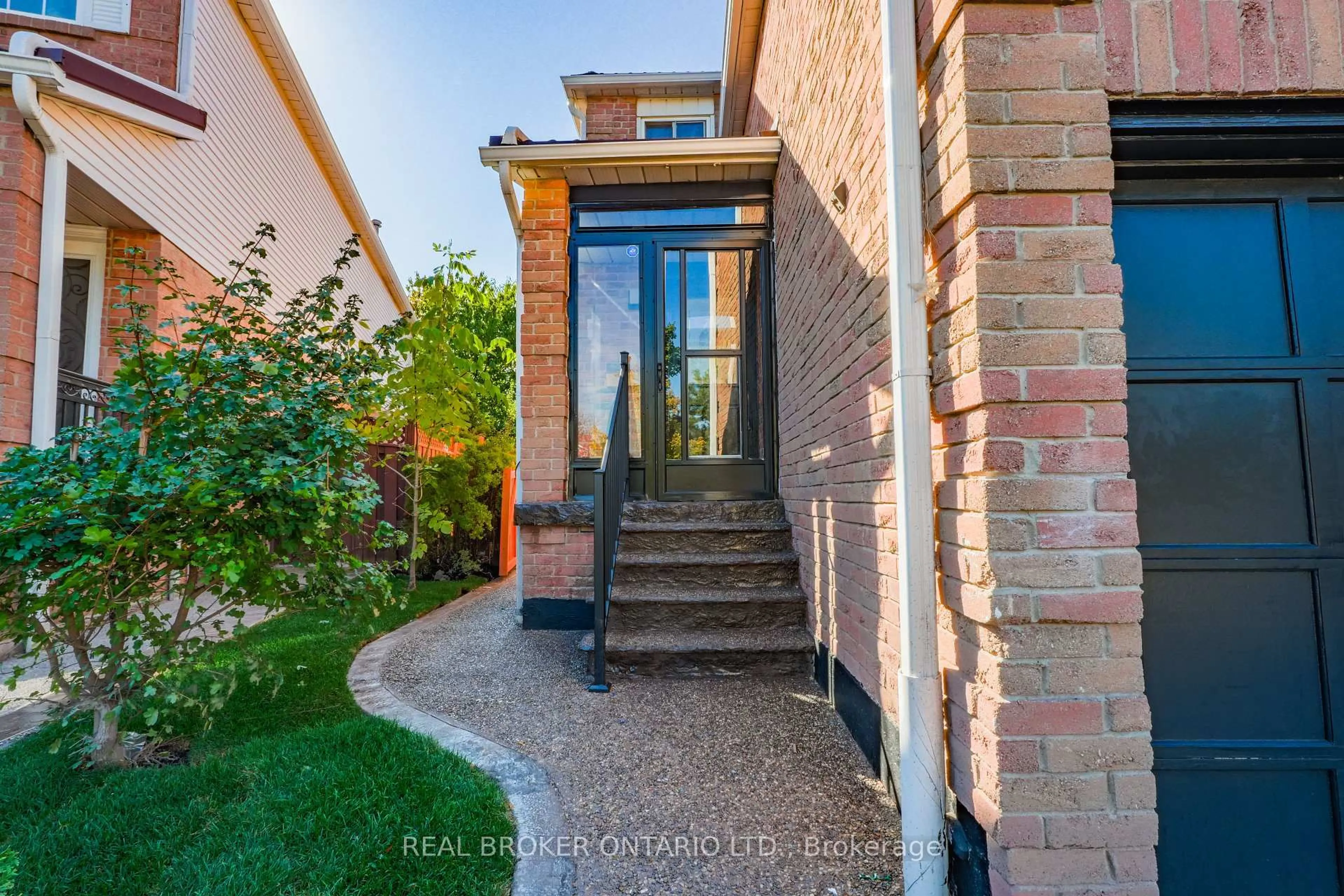 Home with brick exterior material, street for 4326 Waterford Cres, Mississauga Ontario L5R 2B2