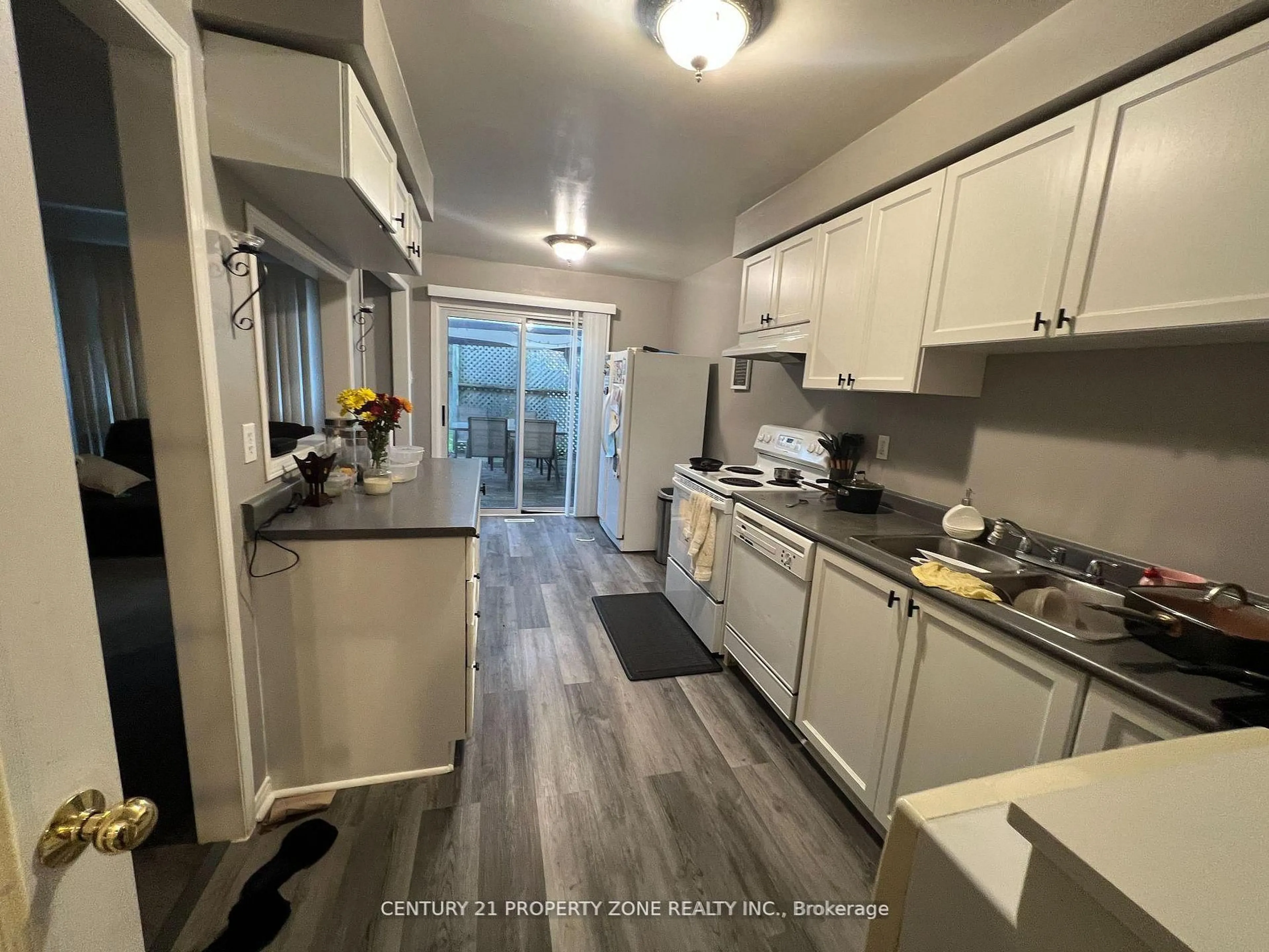 Open concept kitchen, unknown for 3242 Tortola Crt, Mississauga Ontario L5N 7C4