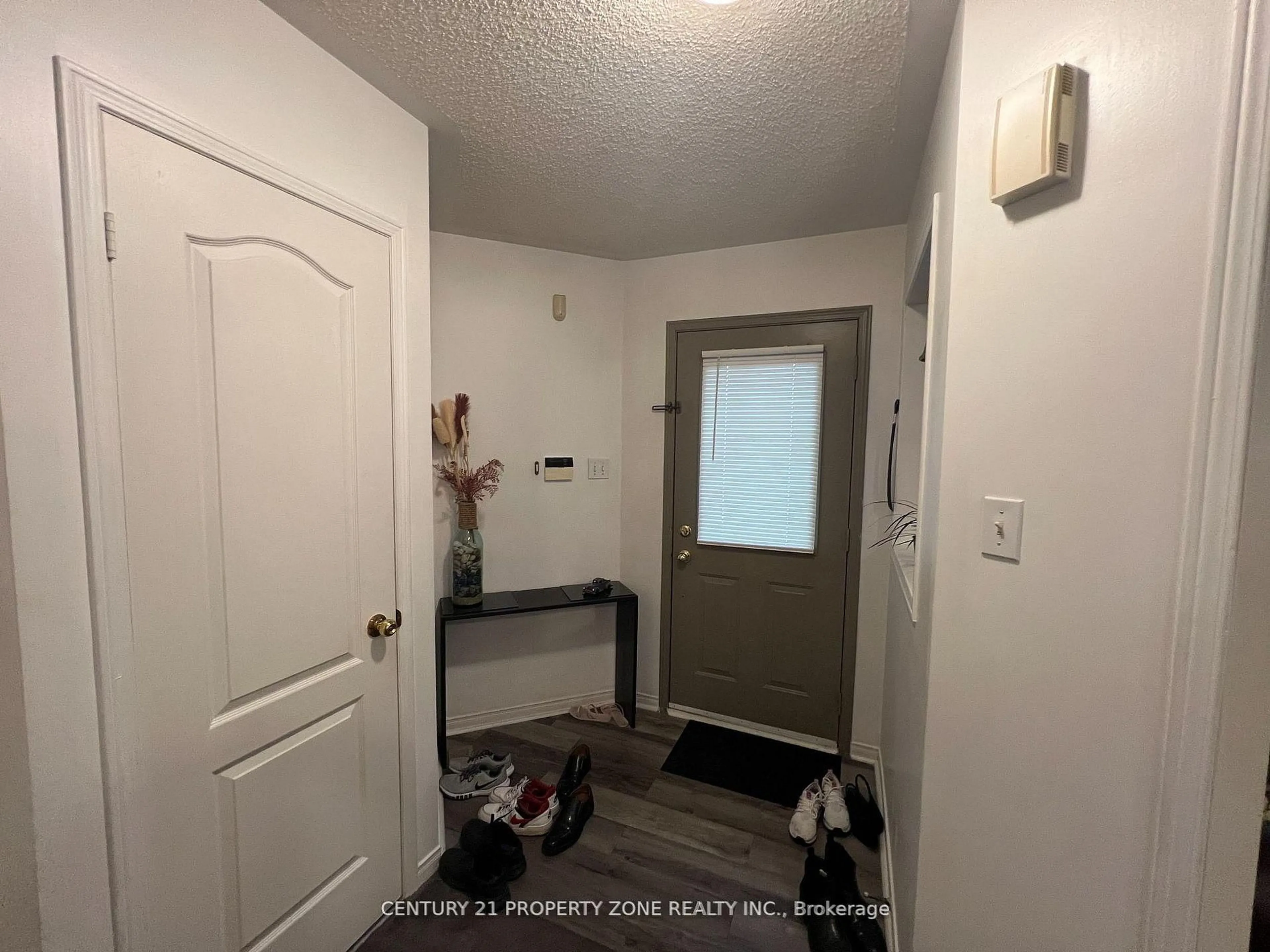 Indoor entryway for 3242 Tortola Crt, Mississauga Ontario L5N 7C4