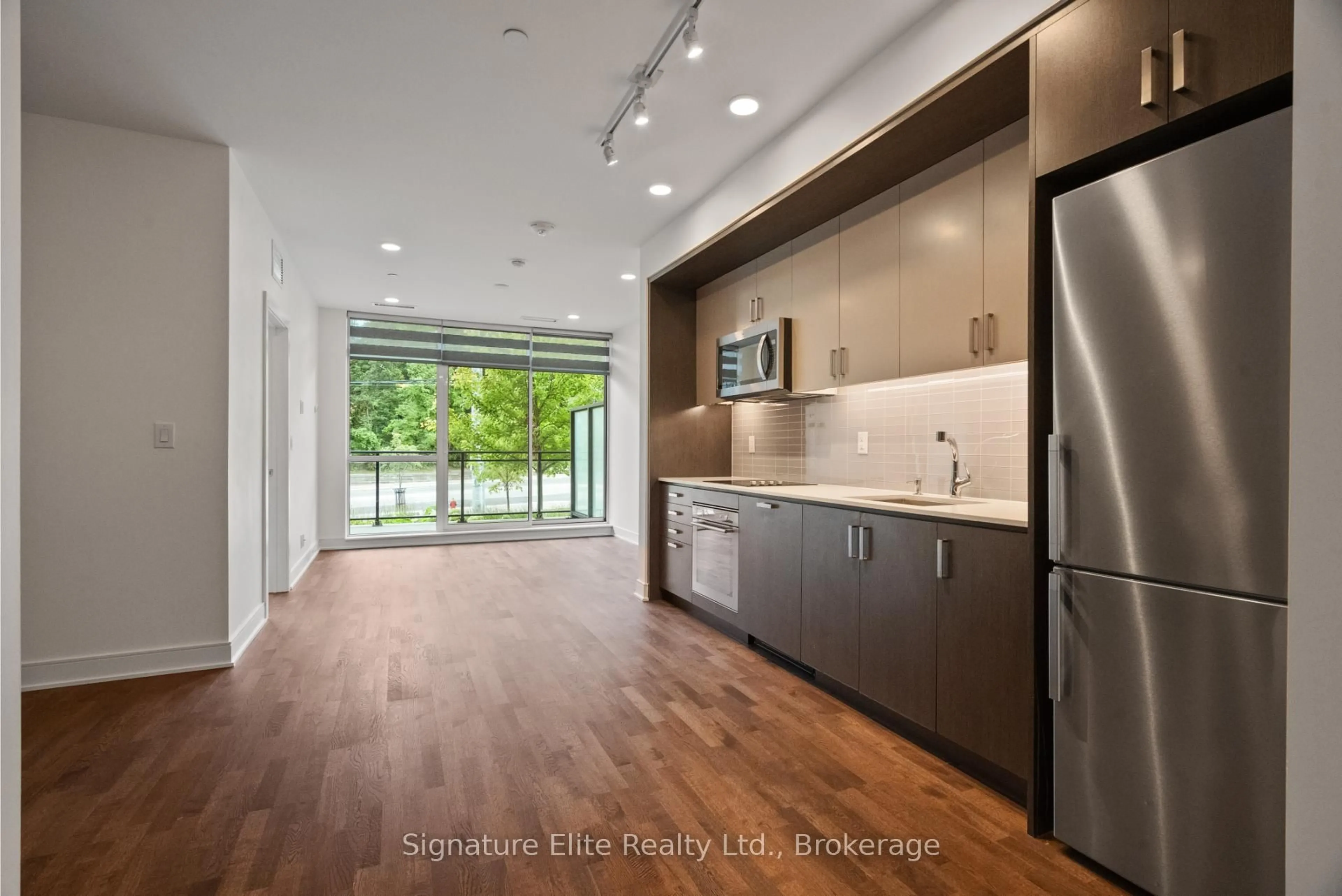 Open concept kitchen, unknown for 1575 Lakeshore Rd #G28, Mississauga Ontario L5J 1J4