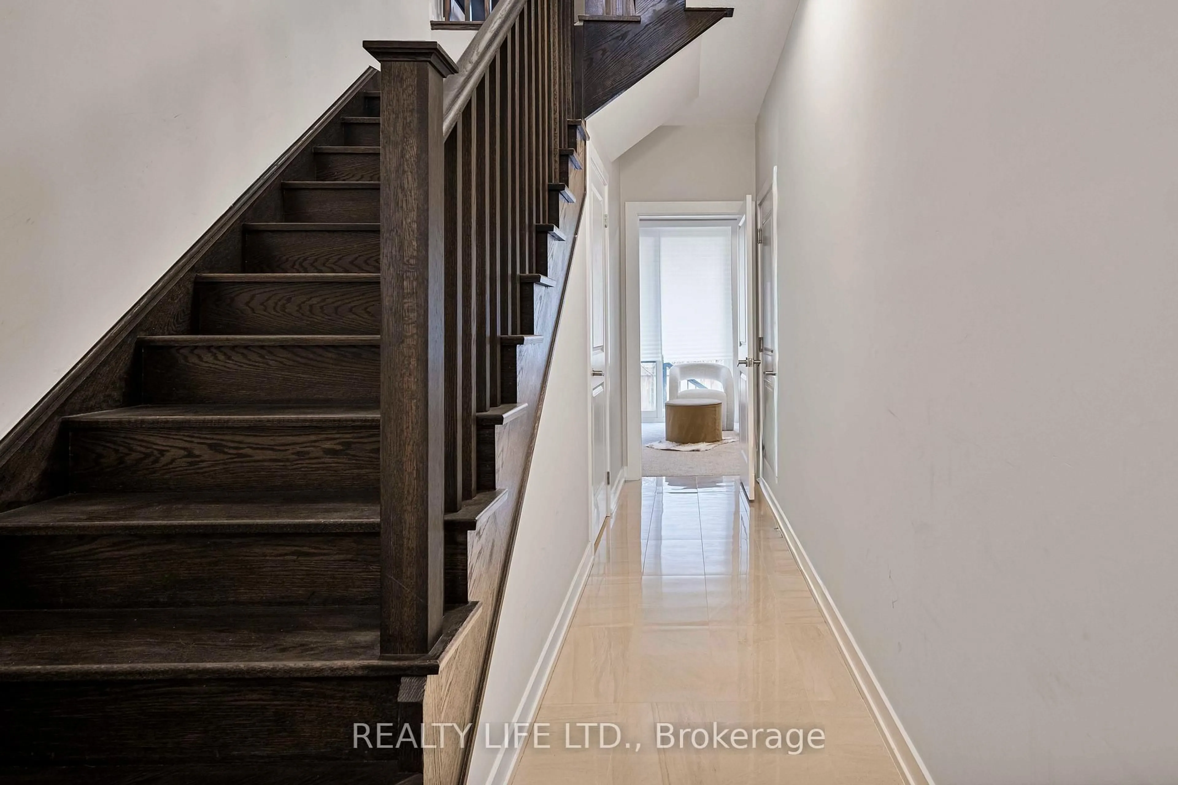 Unknown for 28 Folcroft St, Brampton Ontario L6Y 6L3