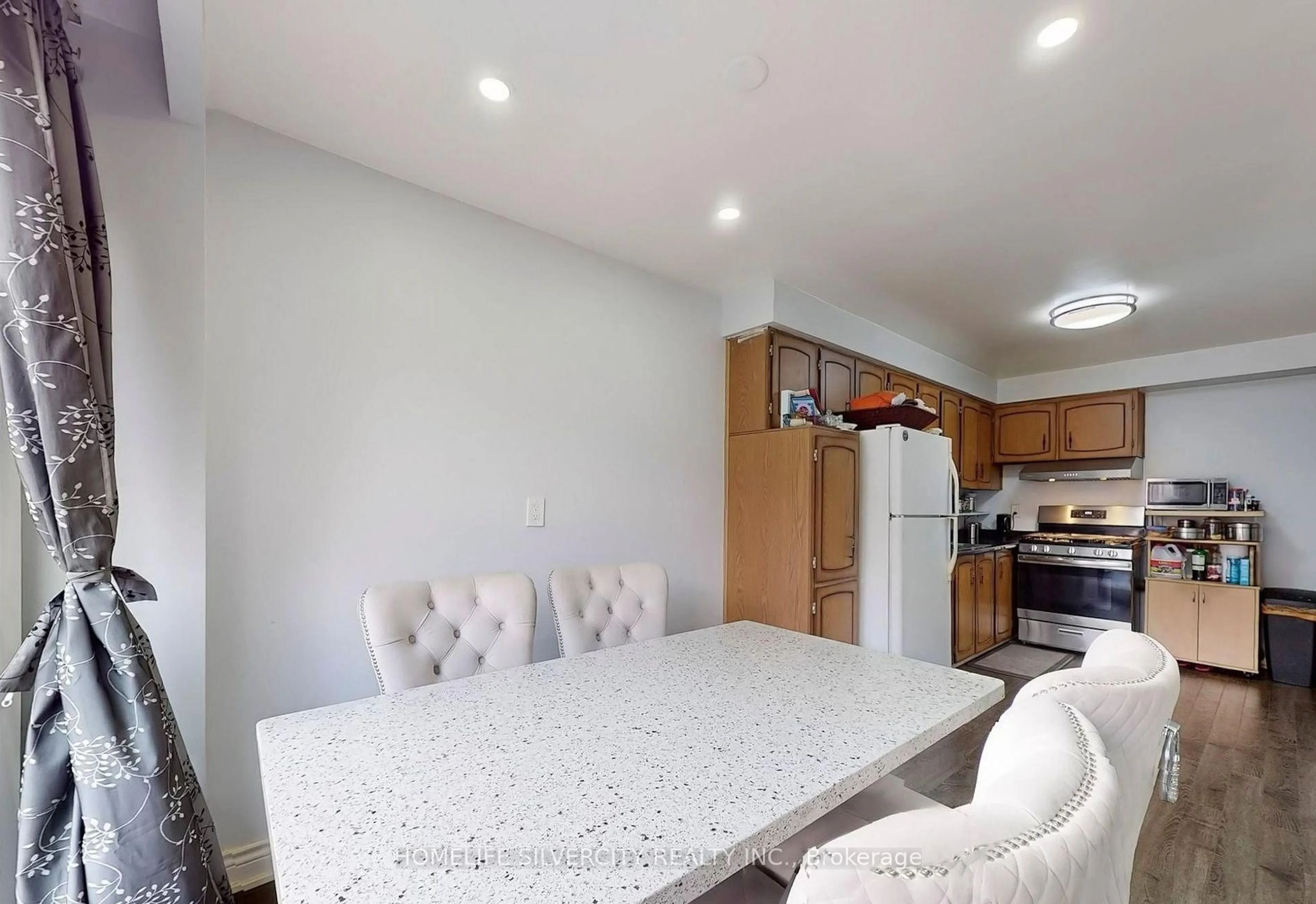 Open concept kitchen, ceramic/tile floor for 7033 Netherbrae Rd #8, Mississauga Ontario L4T 2W2