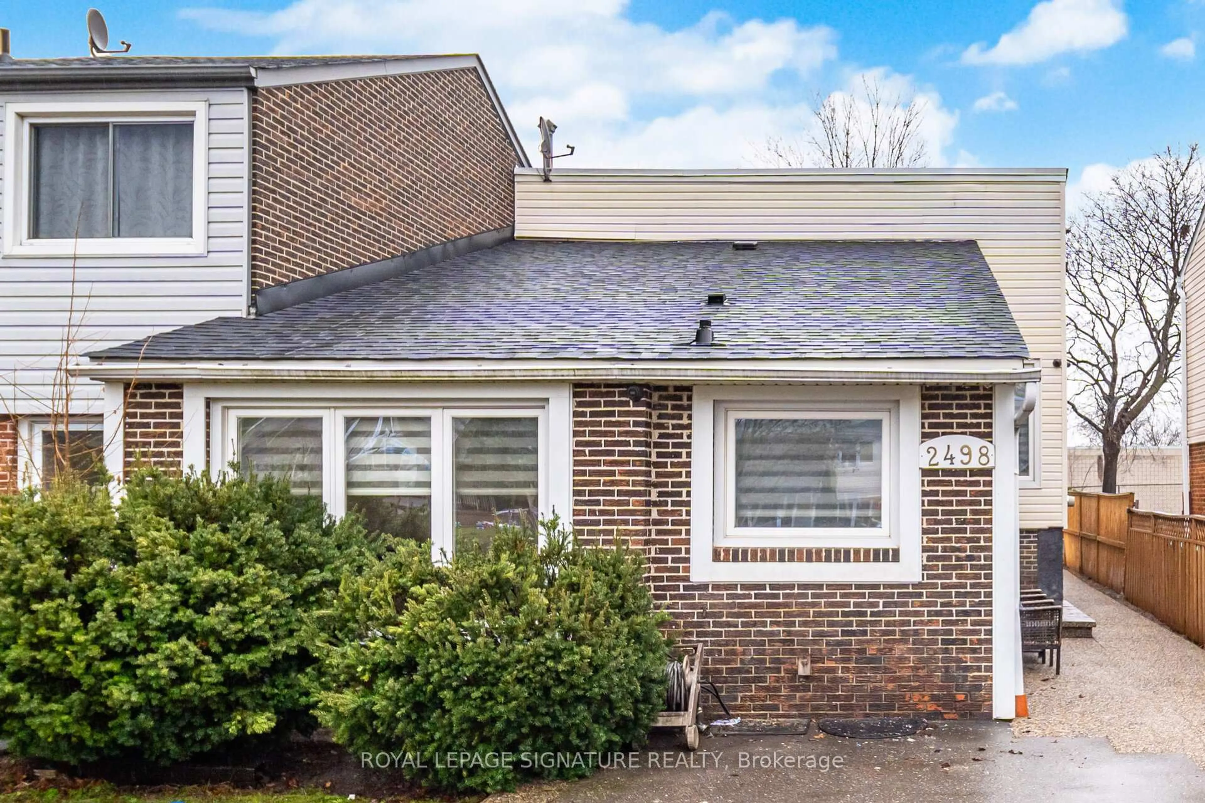 Home with brick exterior material, street for 2498 Mainroyal St, Mississauga Ontario L5L 1C9