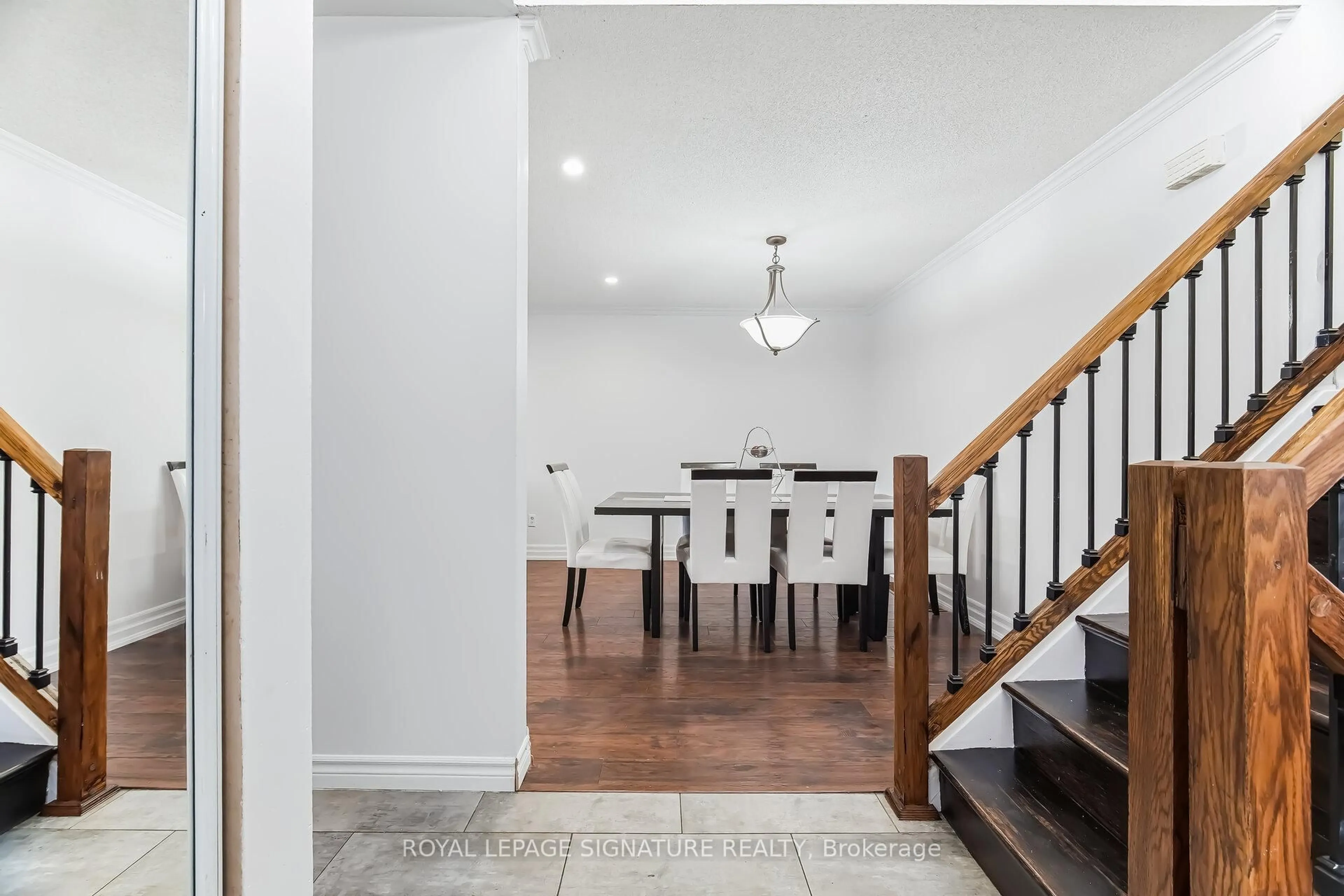 Unknown for 2498 Mainroyal St, Mississauga Ontario L5L 1C9