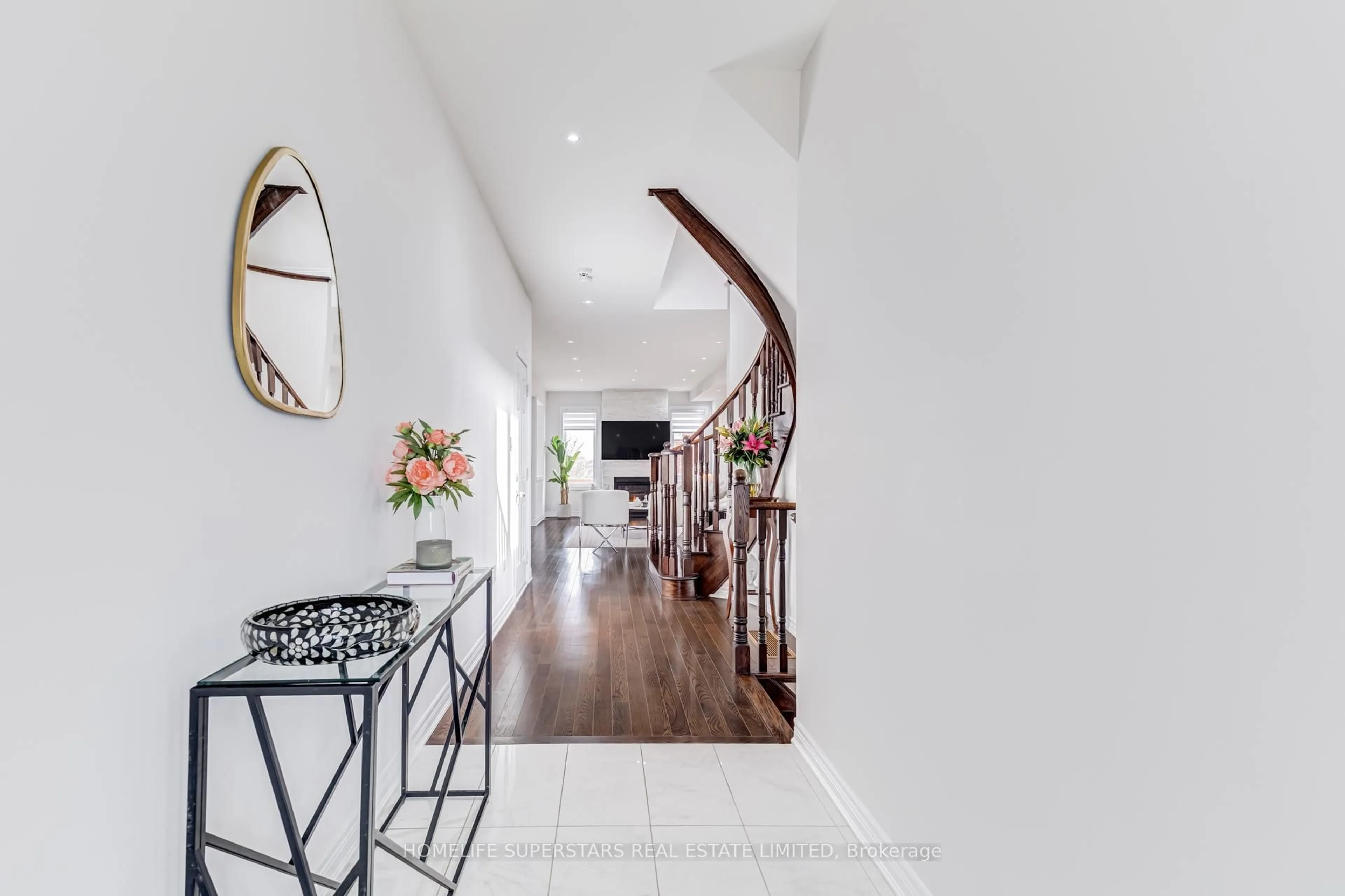Indoor entryway for 39 Rain Forest Lane, Halton Hills Ontario L7G 0L8