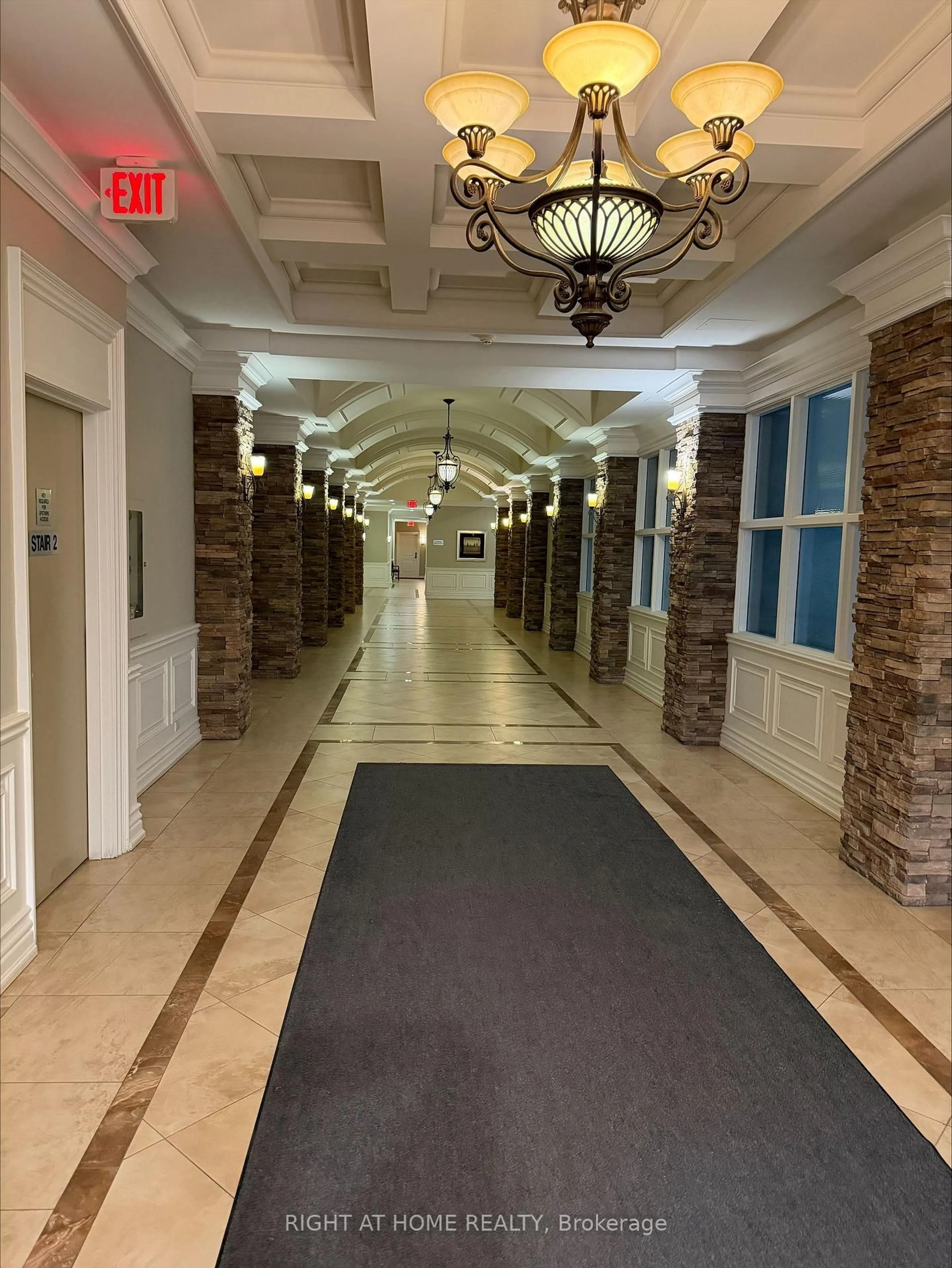 Indoor foyer for 60 Ann St #309, Caledon Ontario L7E 4G5