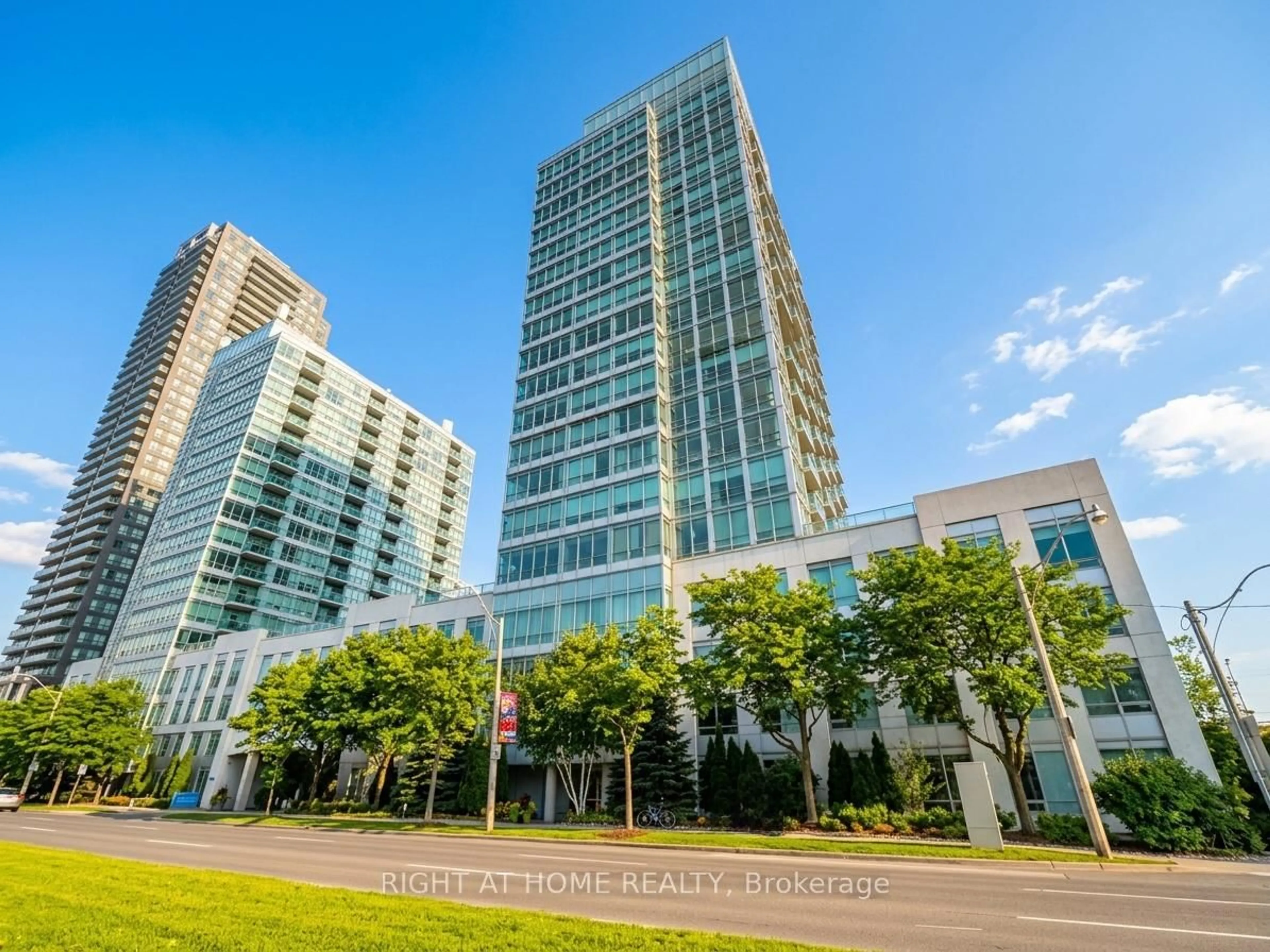 Indoor foyer for 1900 Lake Shore Blvd #1701, Toronto Ontario M6S 1A4