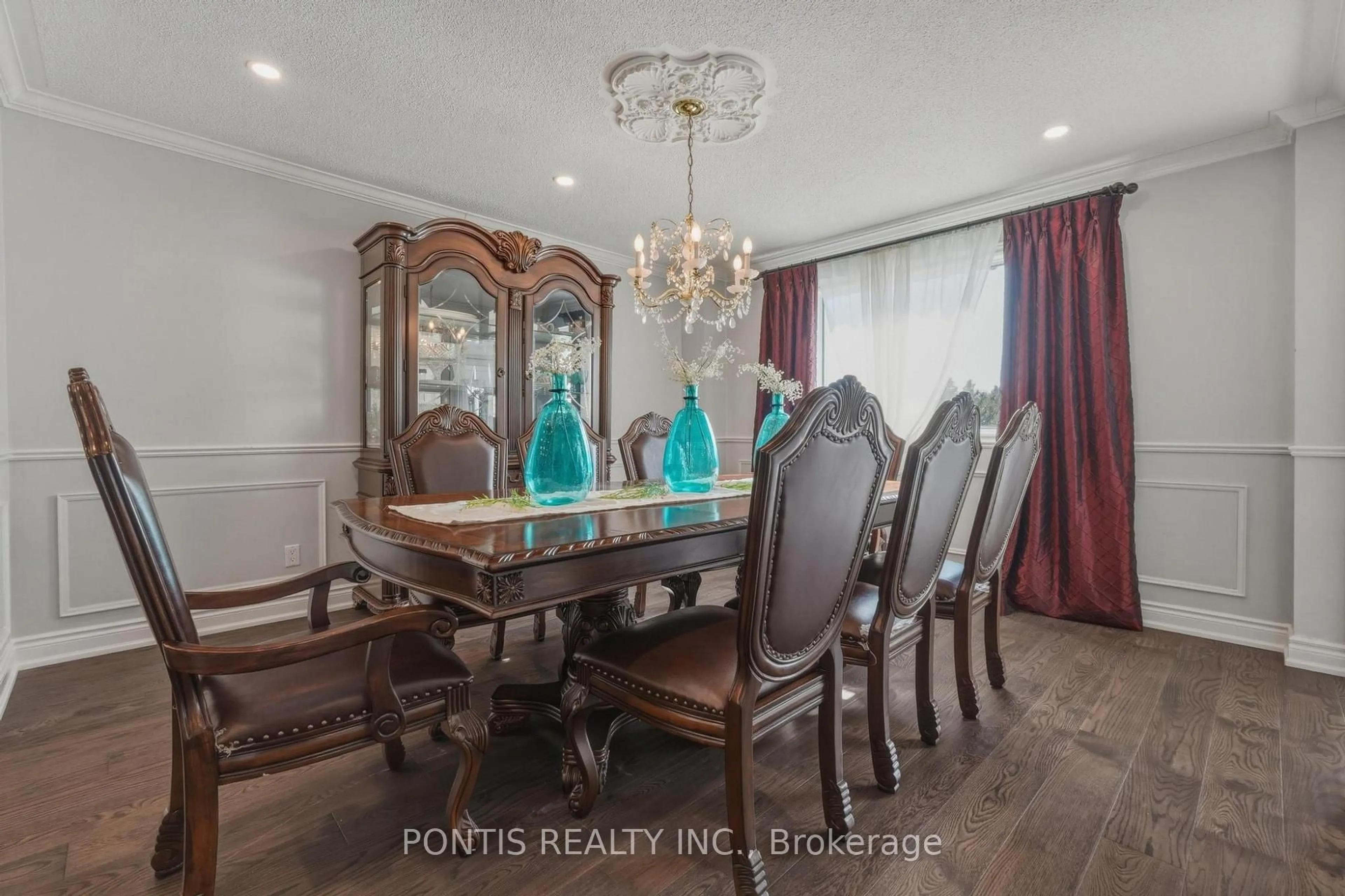 Dining room, wood/laminate floor for 10 Whitmore Crt, Brampton Ontario L6Z 2A5