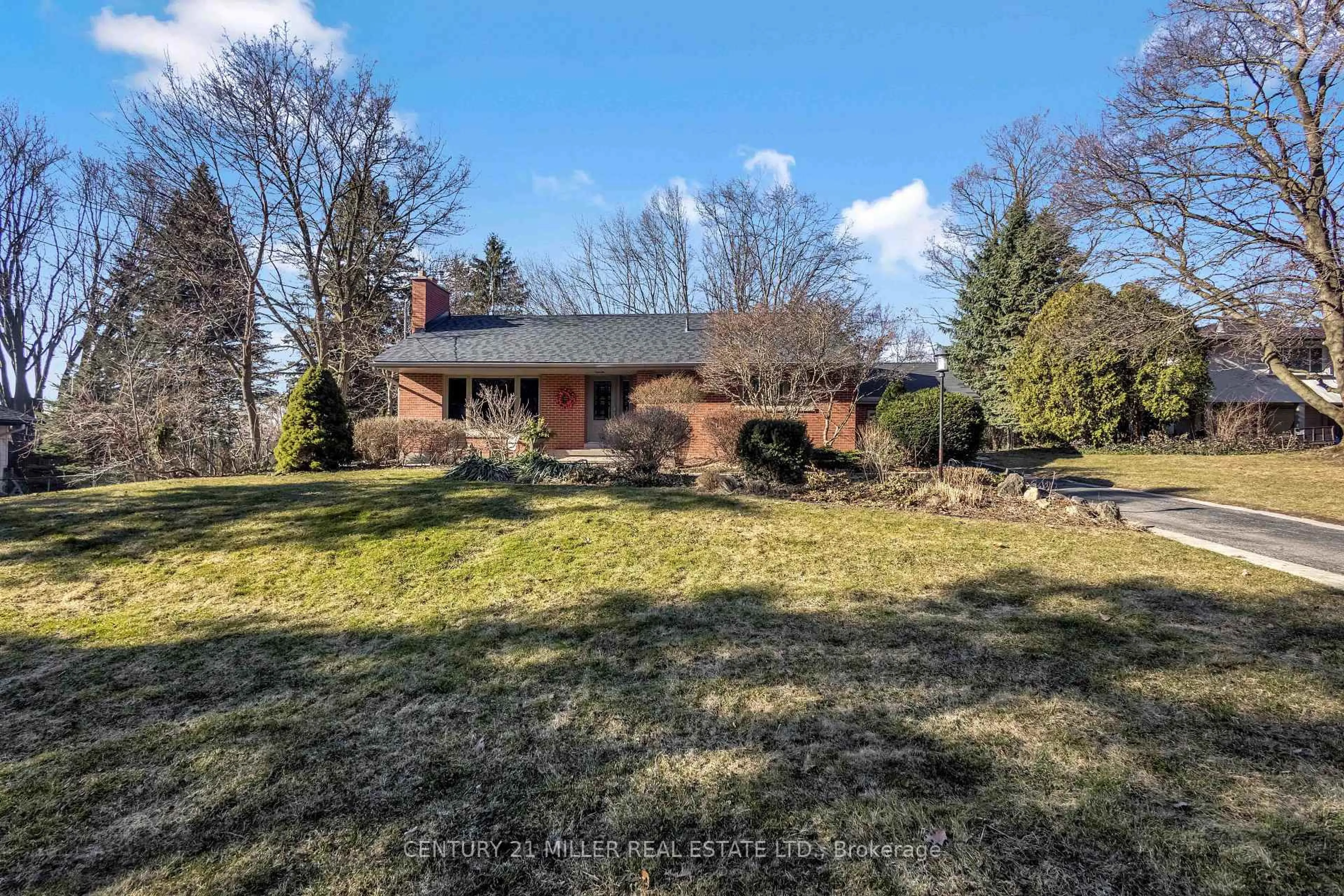 A pic from outside/outdoor area/front of a property/back of a property/a pic from drone, street for 1898 Waterdown Rd, Burlington Ontario L7P 0T2