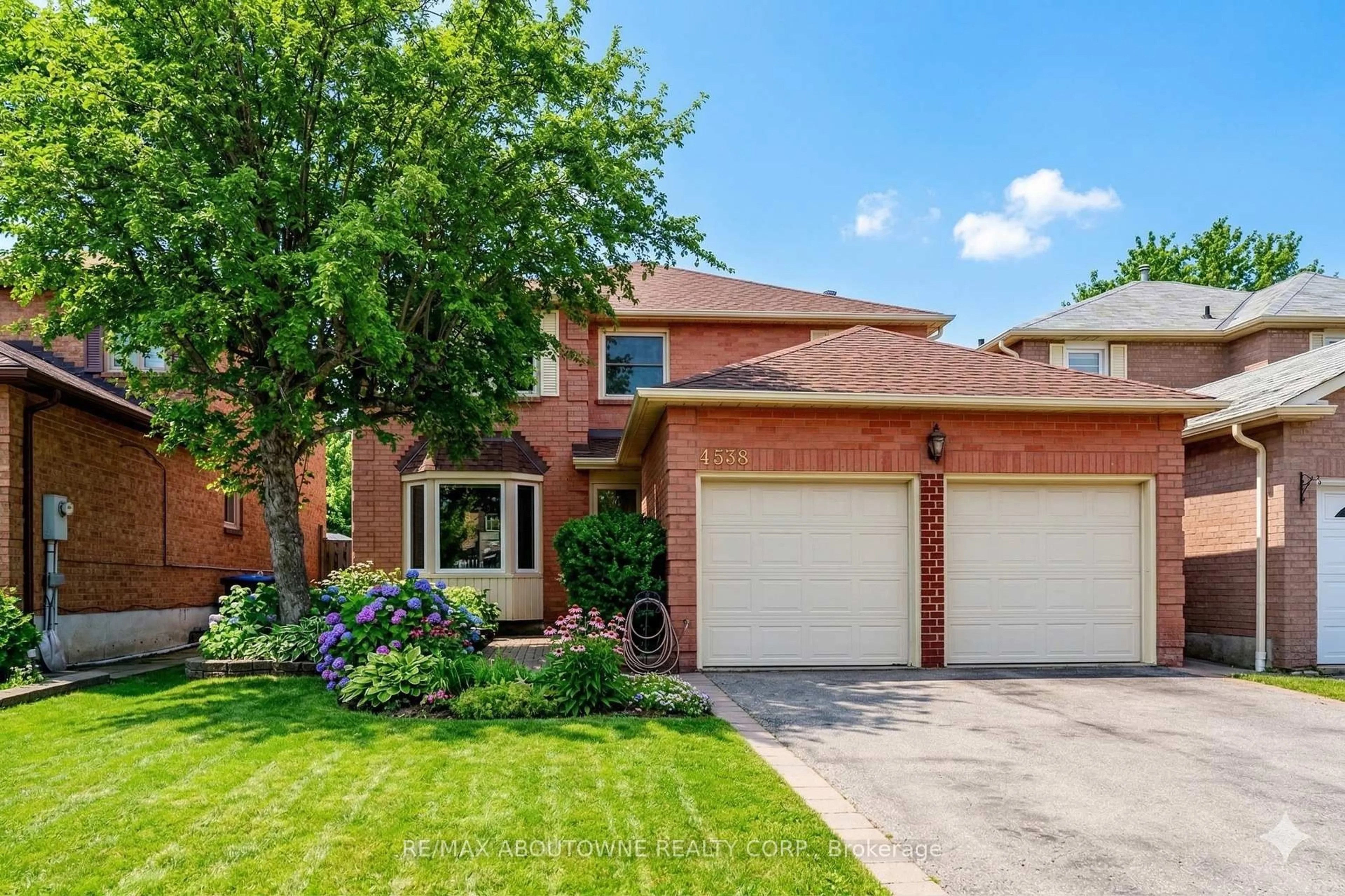 Home with brick exterior material, street for 4538 Mayflower Dr, Mississauga Ontario L5R 1S3