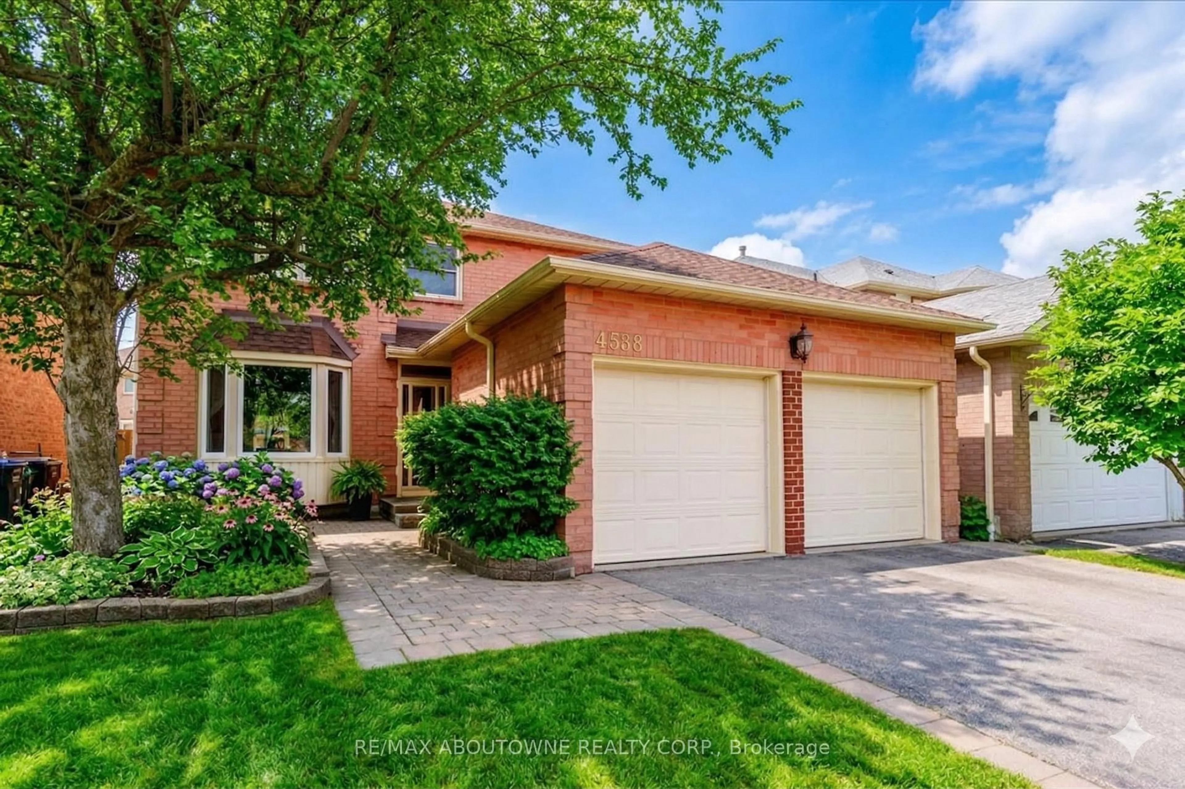 Home with brick exterior material, street for 4538 Mayflower Dr, Mississauga Ontario L5R 1S3