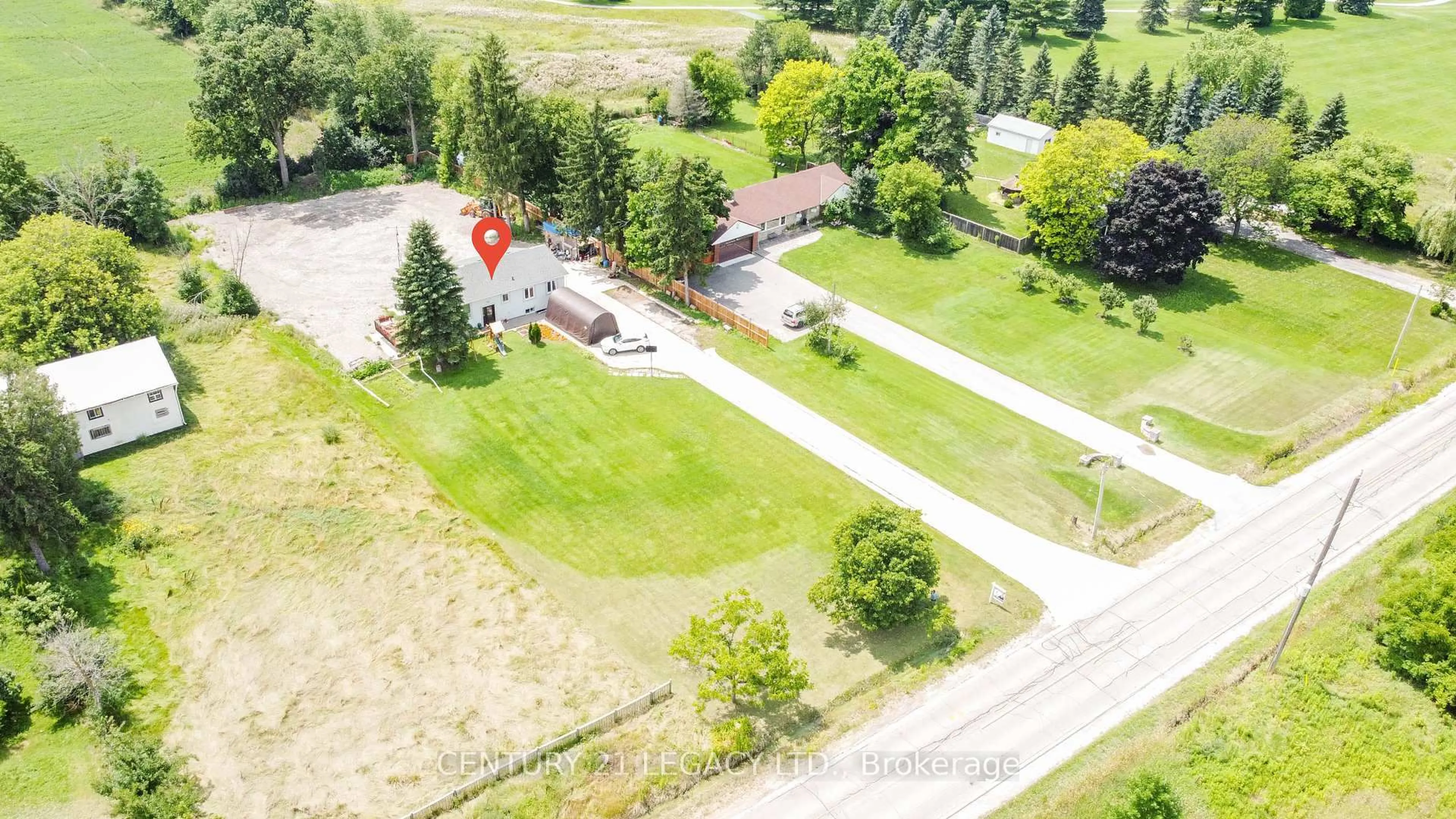 A pic from outside/outdoor area/front of a property/back of a property/a pic from drone, unknown for 8182 Hornby Rd, Halton Hills Ontario L0P 1E0
