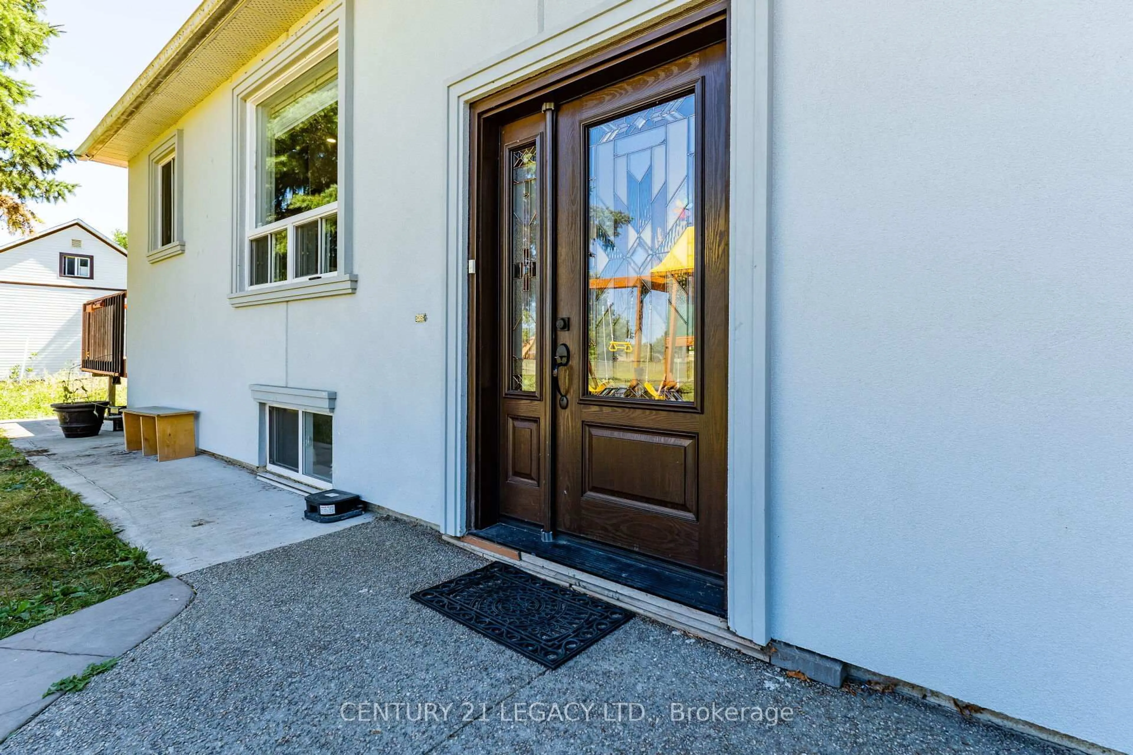Indoor entryway for 8182 Hornby Rd, Halton Hills Ontario L0P 1E0