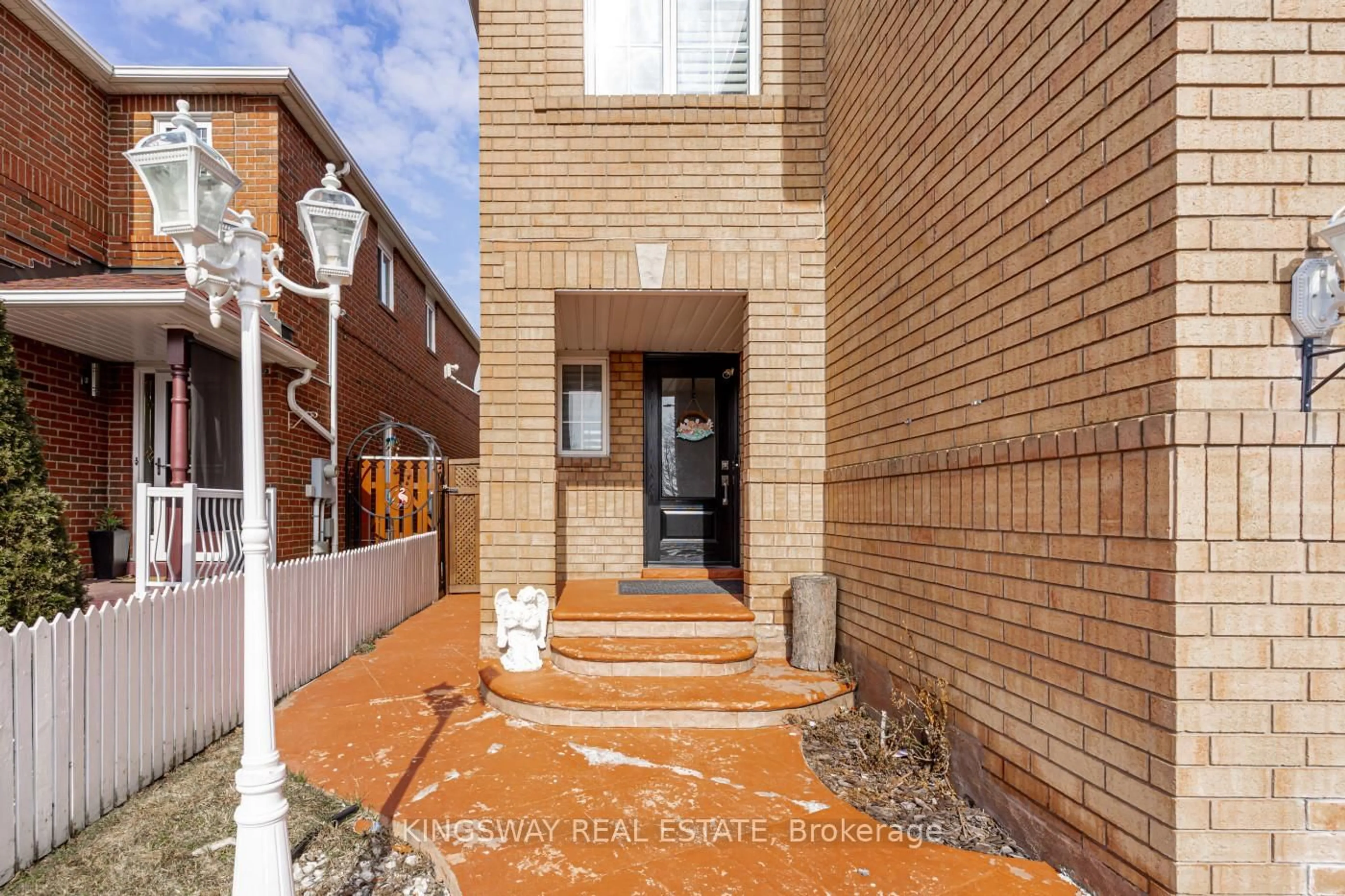 Home with brick exterior material, street for 891 STONEBRIDGE Ave, Mississauga Ontario L5V 2L3