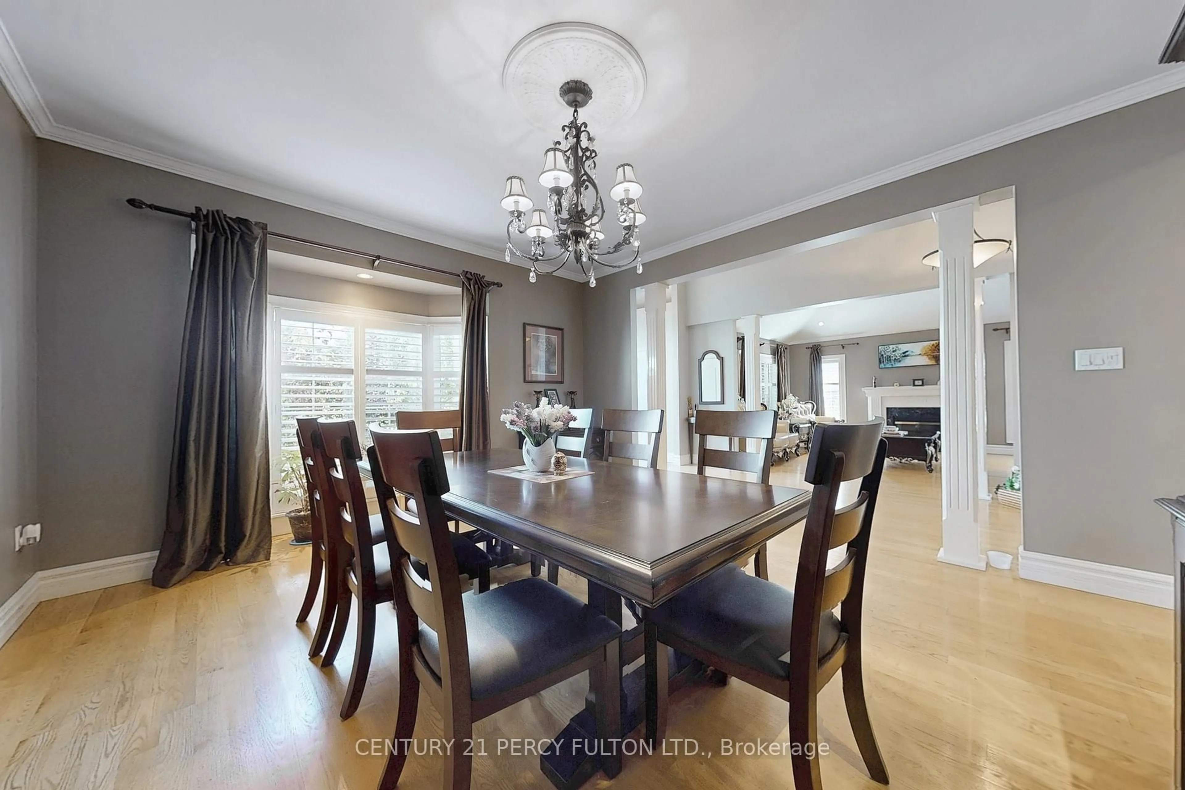 Dining room, wood/laminate floor for 1832 Chesbro Crt, Mississauga Ontario L5H 4H2