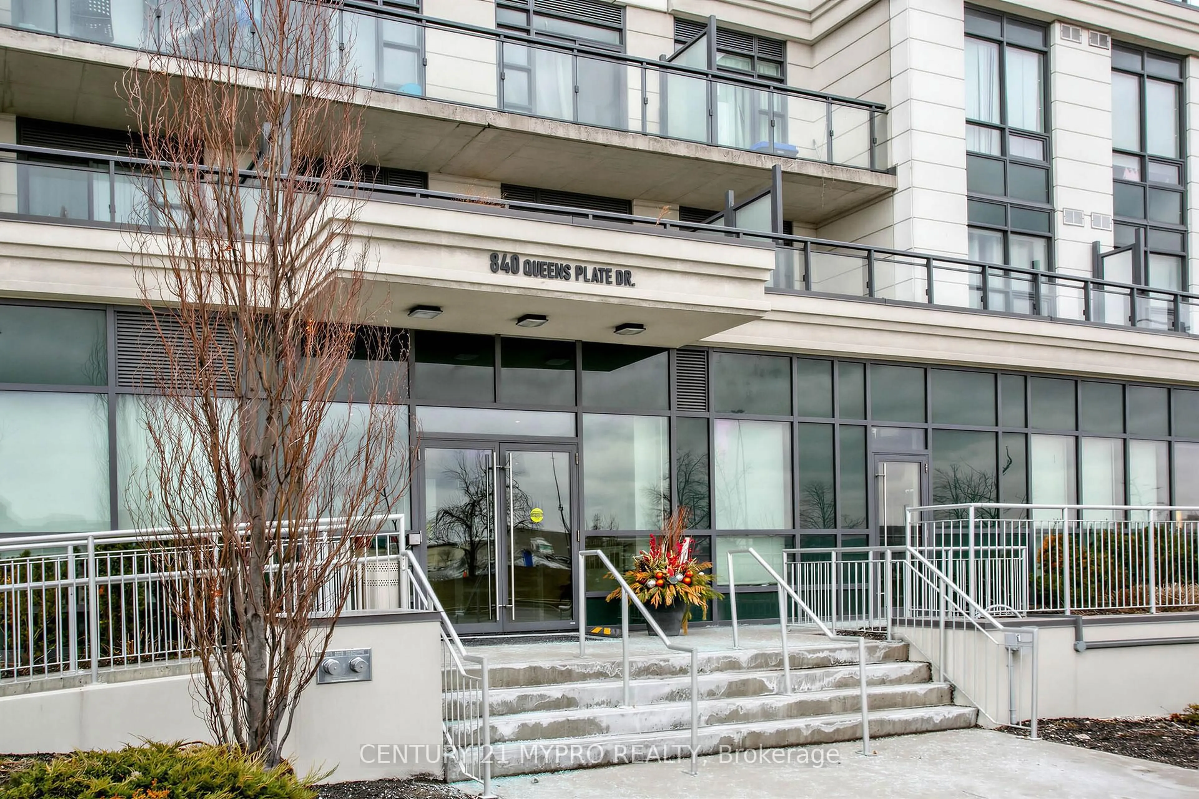 Indoor foyer for 840 Queens Plate Dr #605, Toronto Ontario M9W 7J9