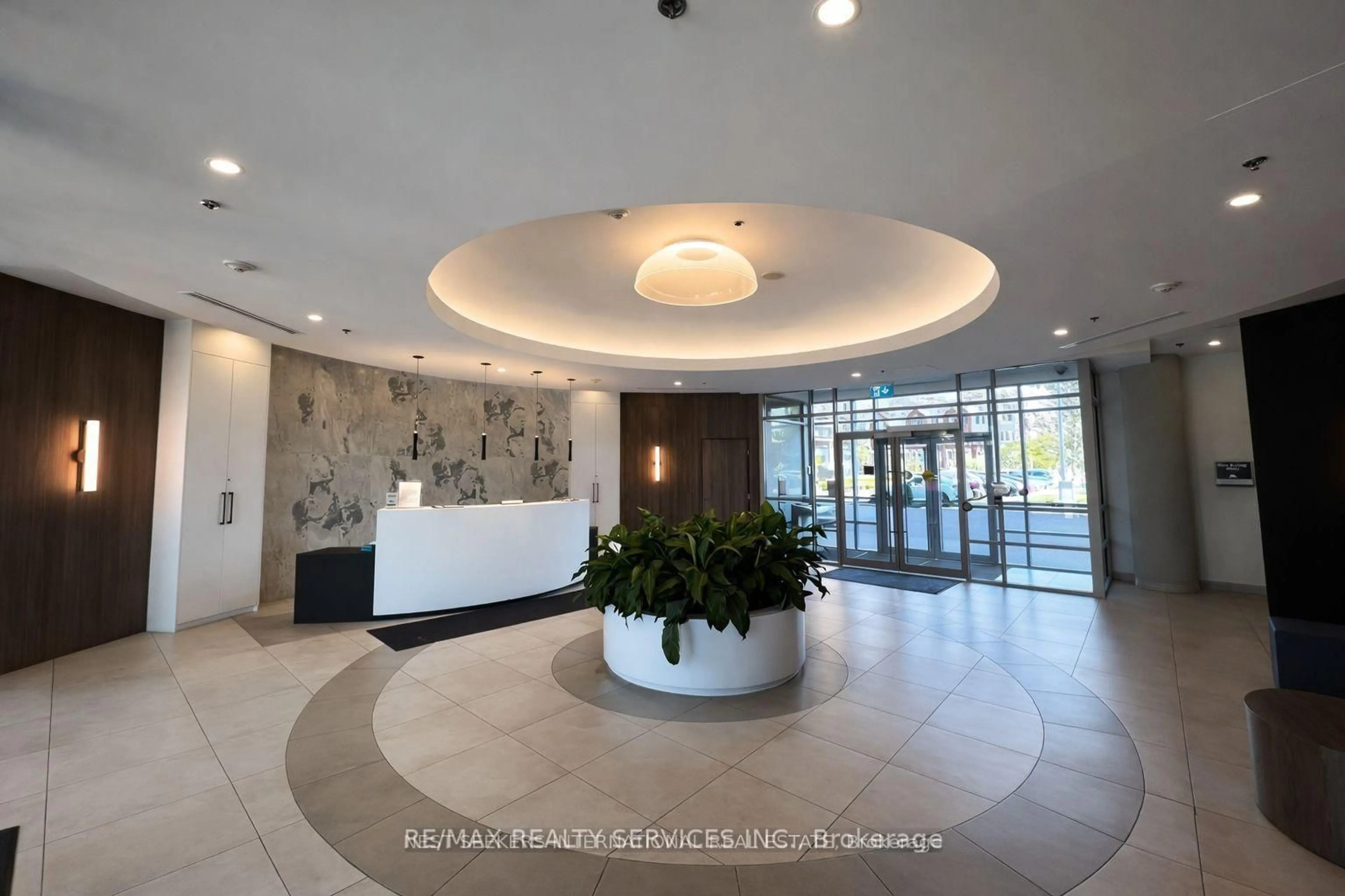 Unknown for 215 Queen St #2009, Brampton Ontario L6W 0A9