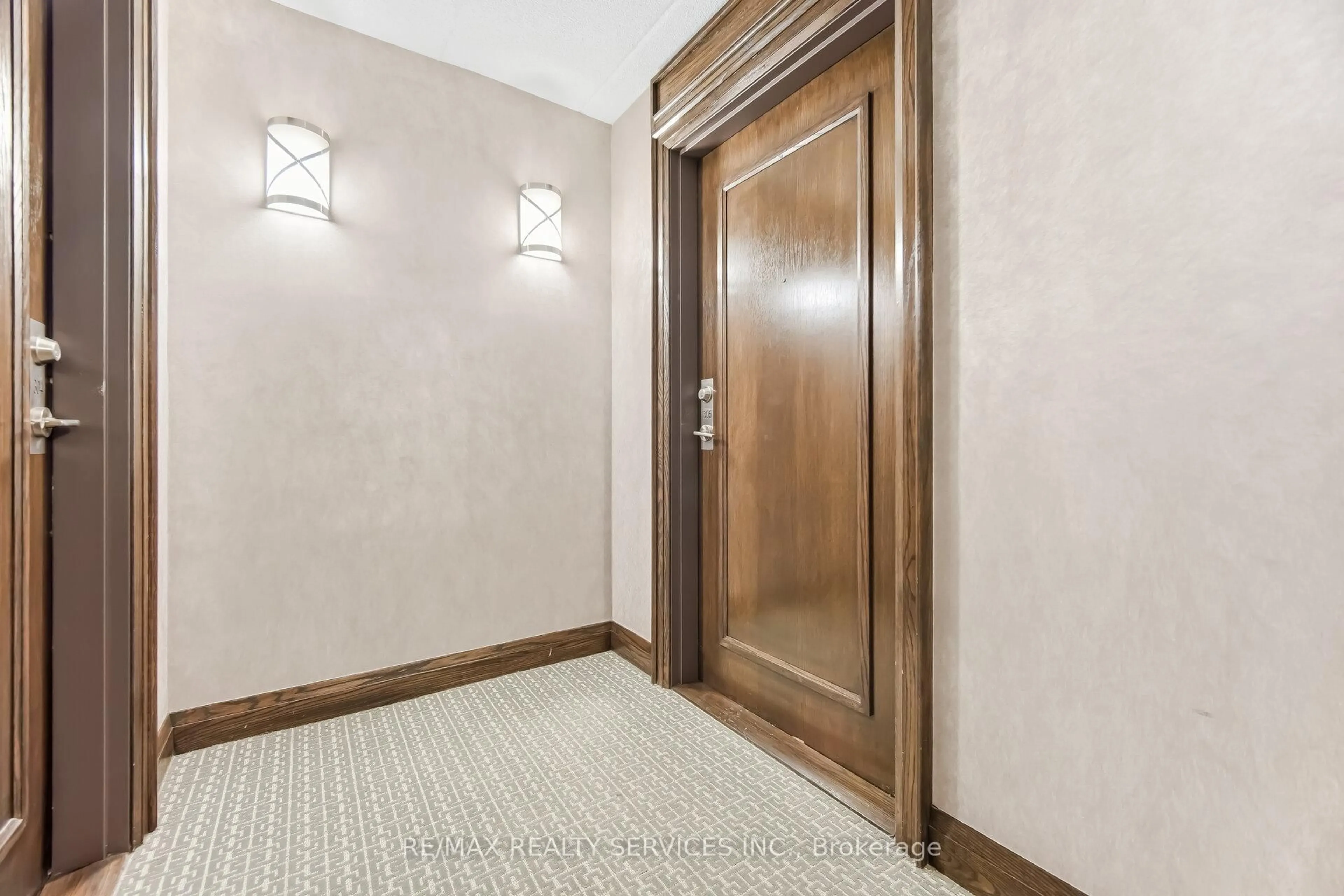 Indoor foyer for 30 Via Rosedale #305, Brampton Ontario L6R 3Z9