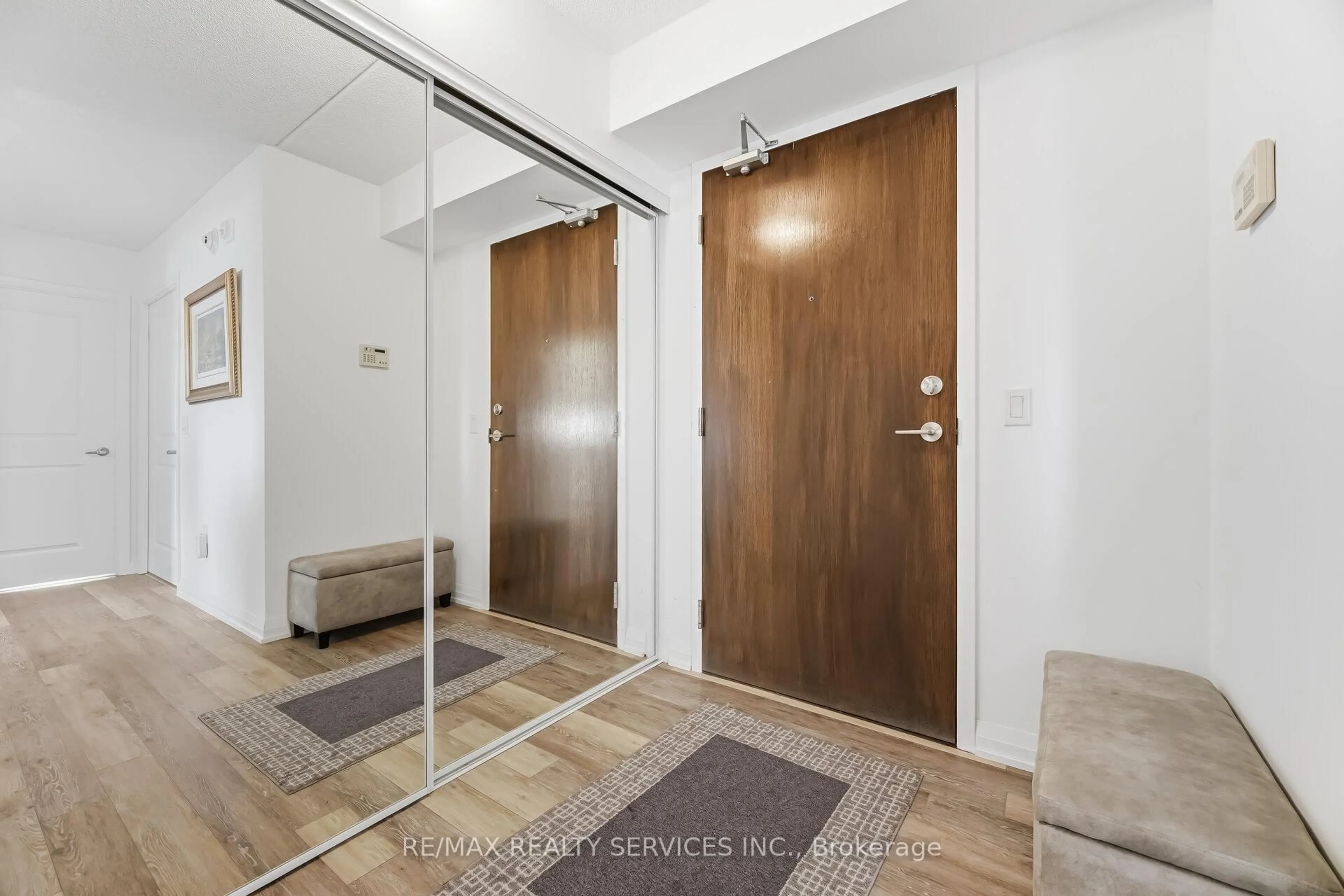 Indoor entryway for 30 Via Rosedale #305, Brampton Ontario L6R 3Z9