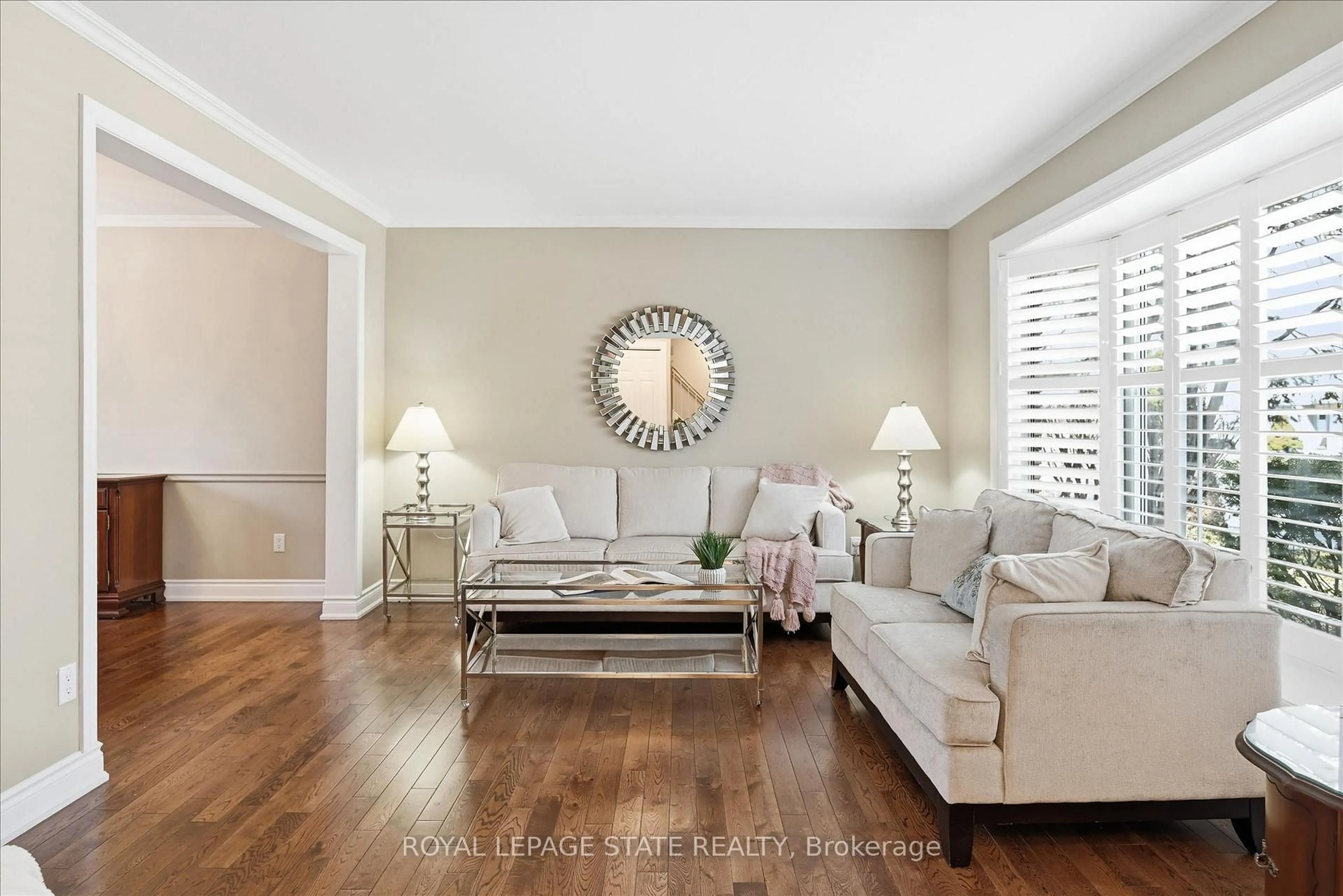 Living room with furniture, unknown for 2192 Ireland Dr, Burlington Ontario L7P 3G1