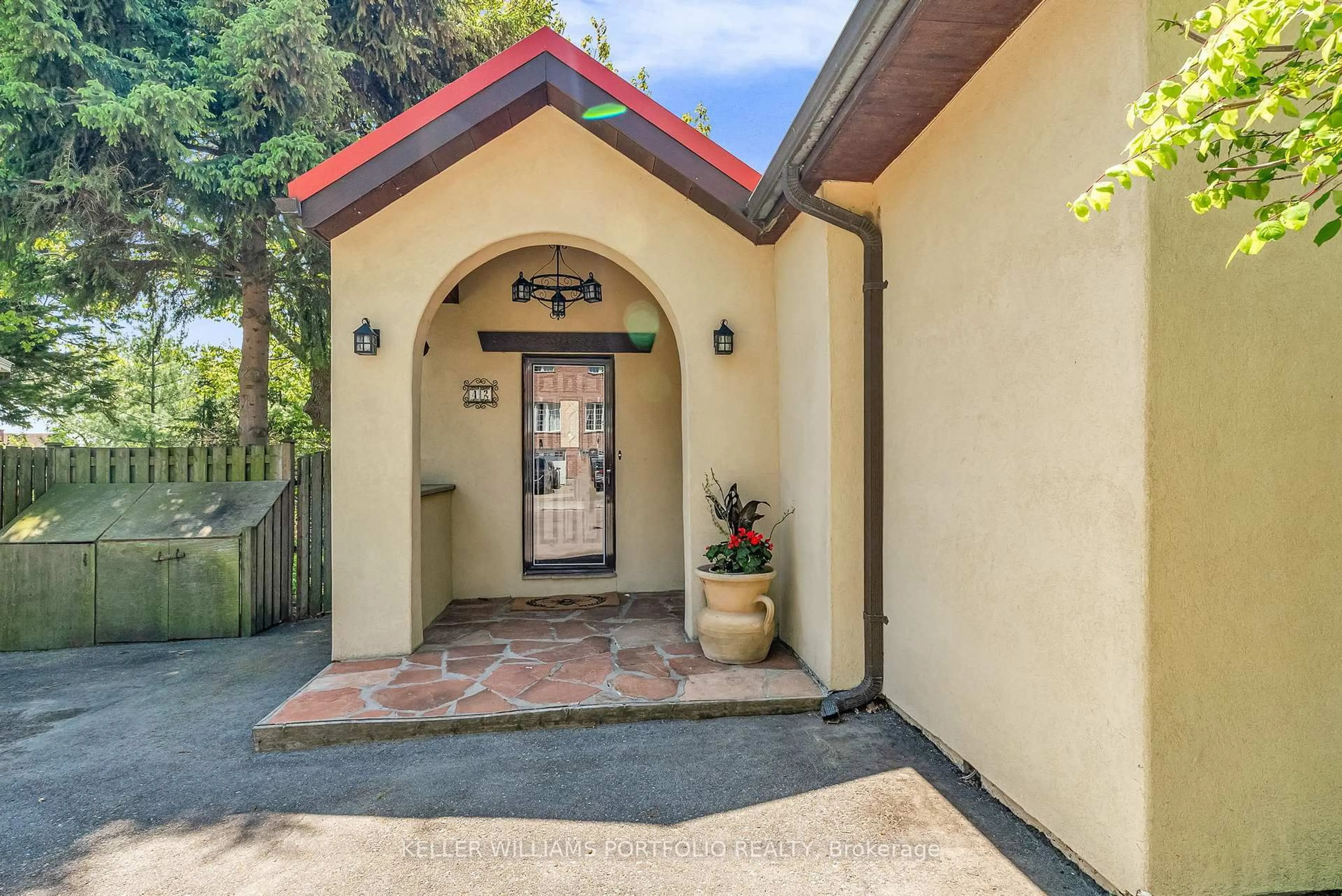 Indoor entryway for 42 Forty First St, Toronto Ontario M8W 3N6