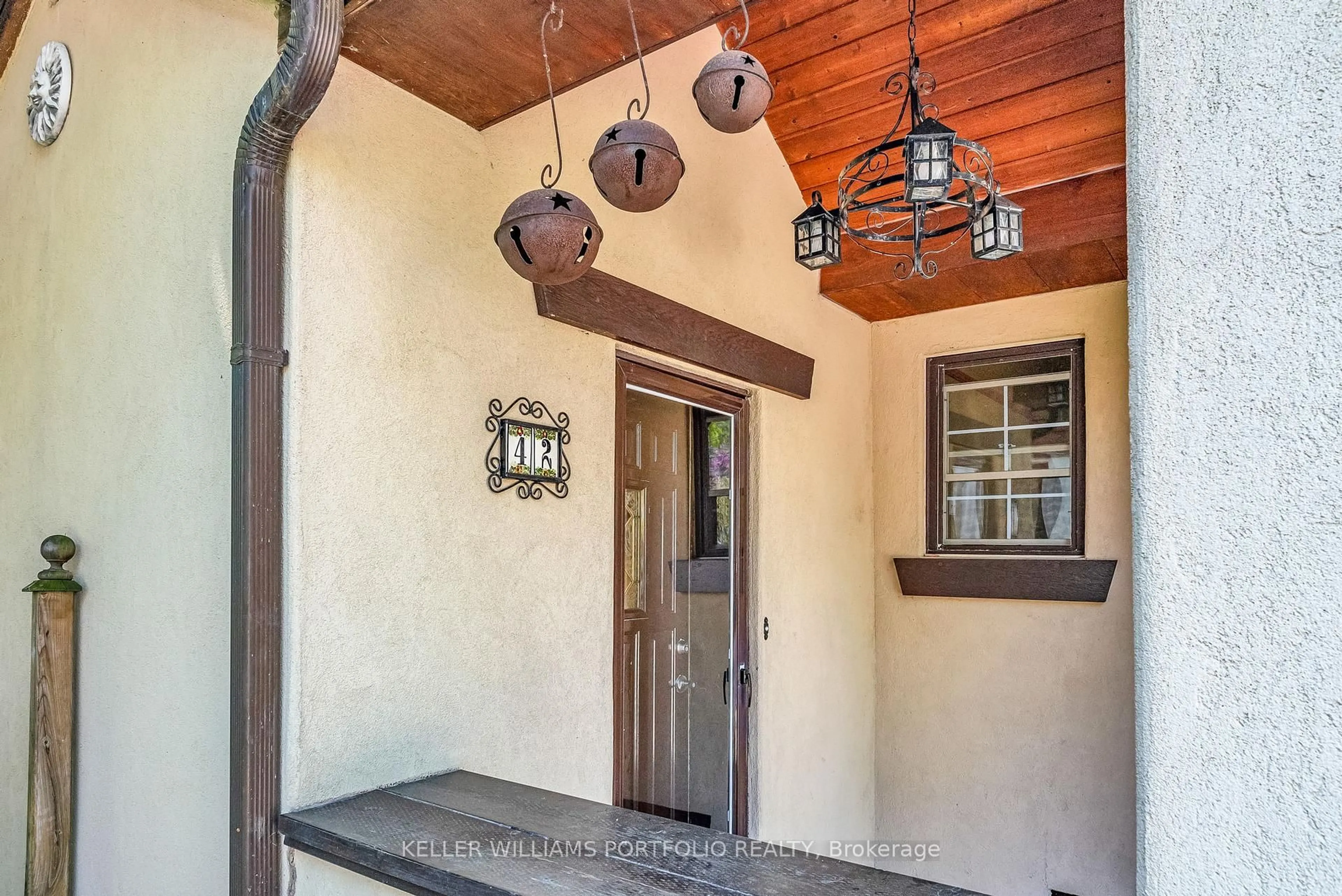 Indoor entryway for 42 Forty First St, Toronto Ontario M8W 3N6