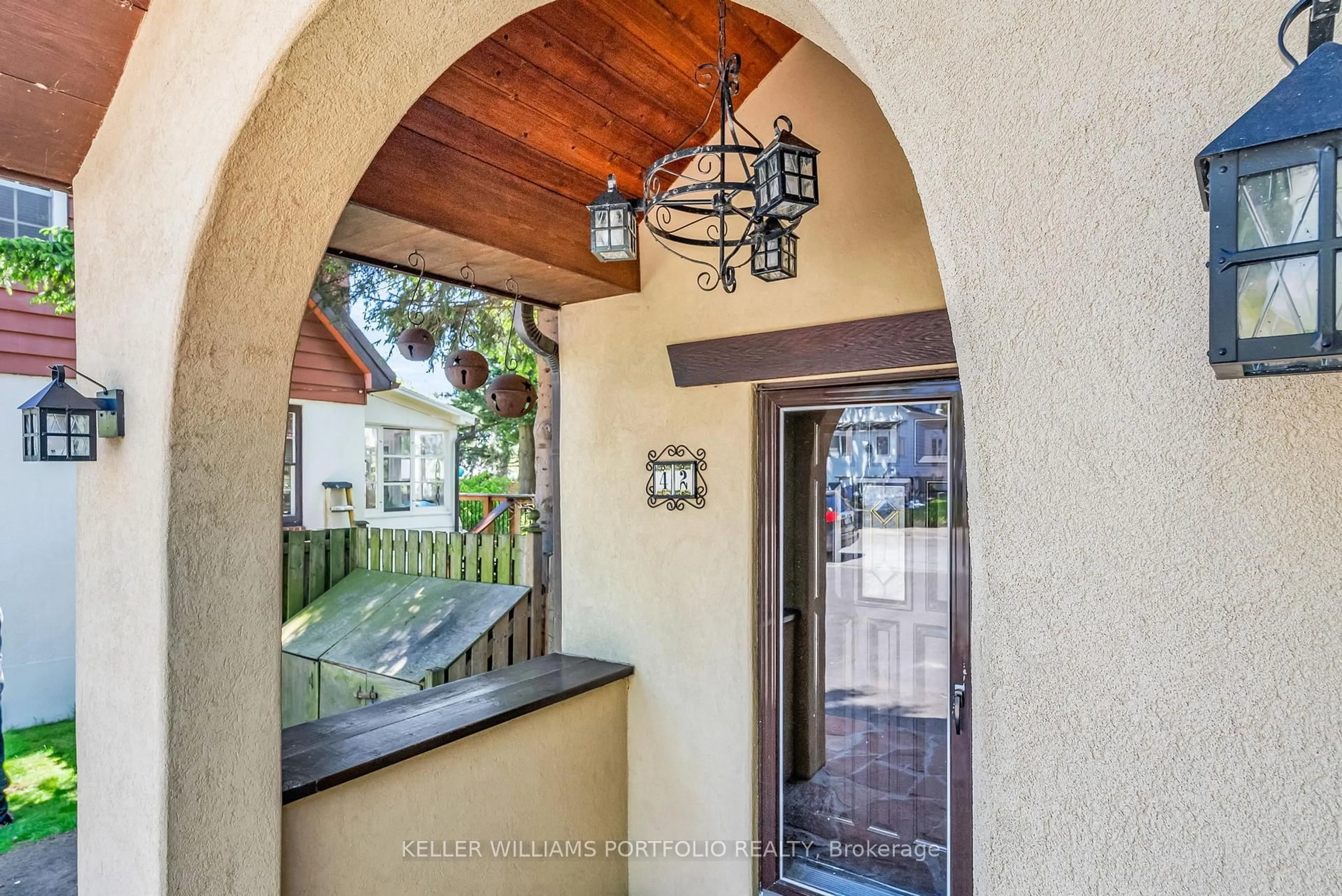 Indoor entryway for 42 Forty First St, Toronto Ontario M8W 3N6