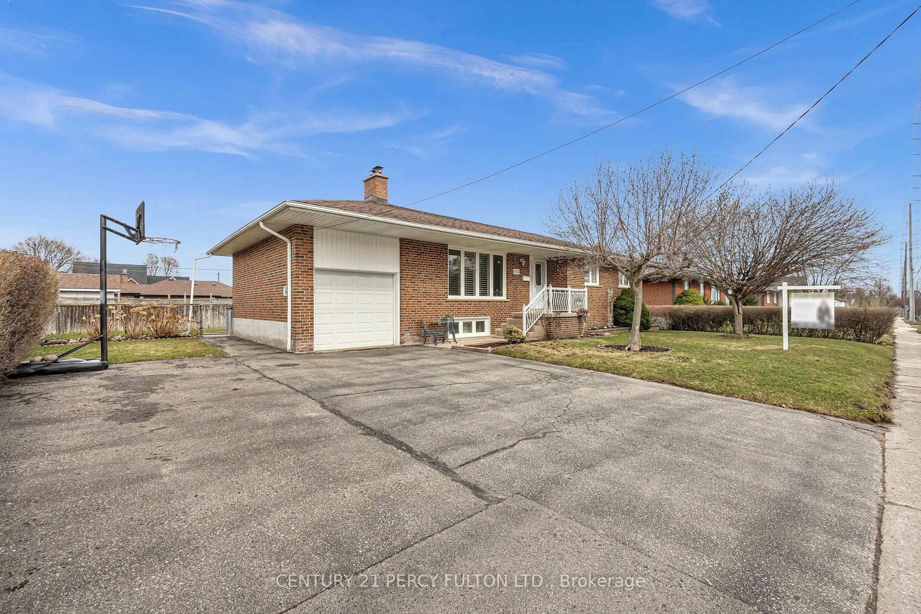 Home with brick exterior material, street for 2553 Stillmeadow Dr, Mississauga Ontario L5B 1X8