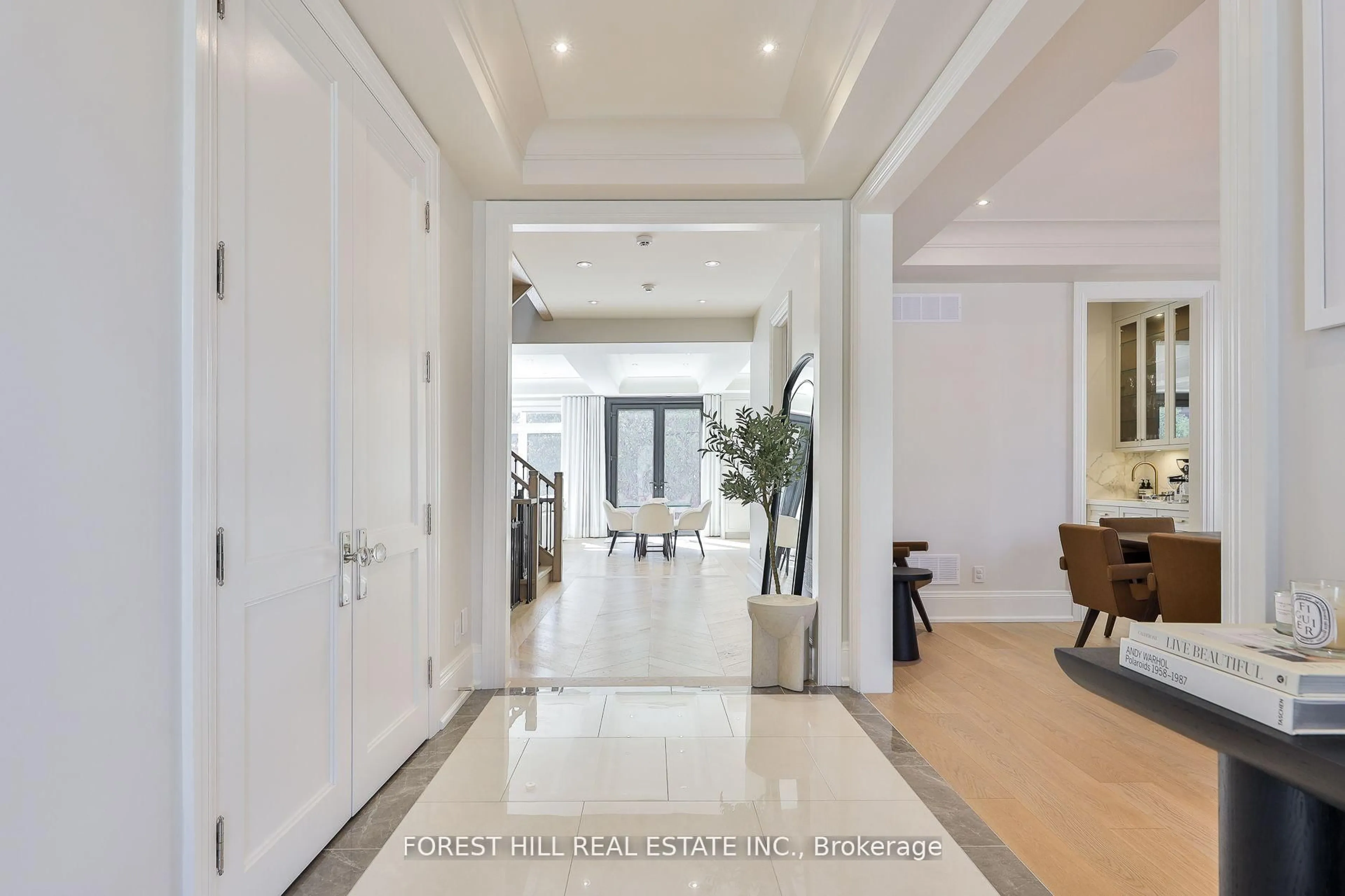 Indoor foyer for 84 Botfield Ave, Toronto Ontario M9B 4E4